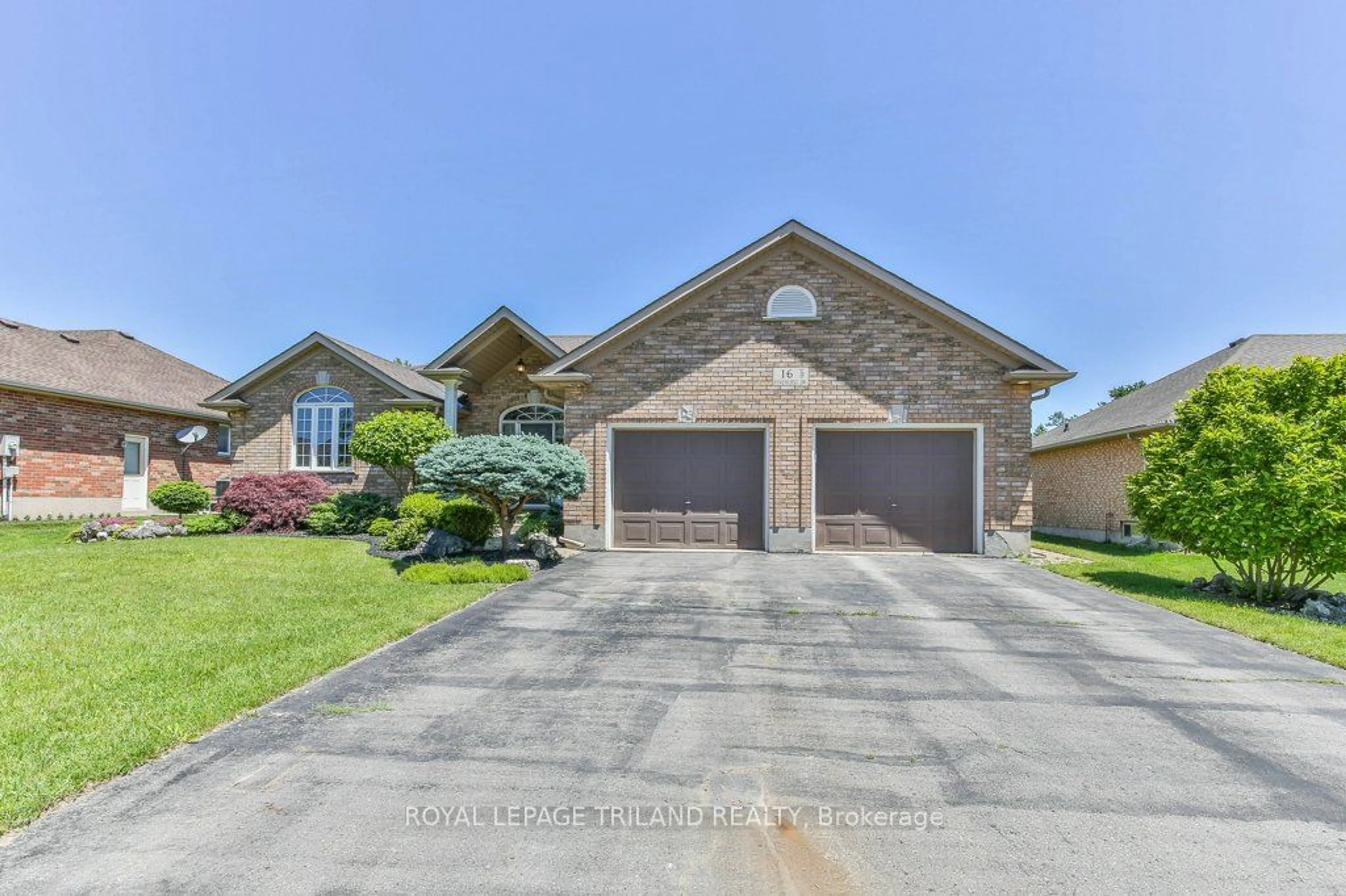 Frontside or backside of a home for 16 Pinehurst Dr, Thames Centre Ontario N0L 1G2