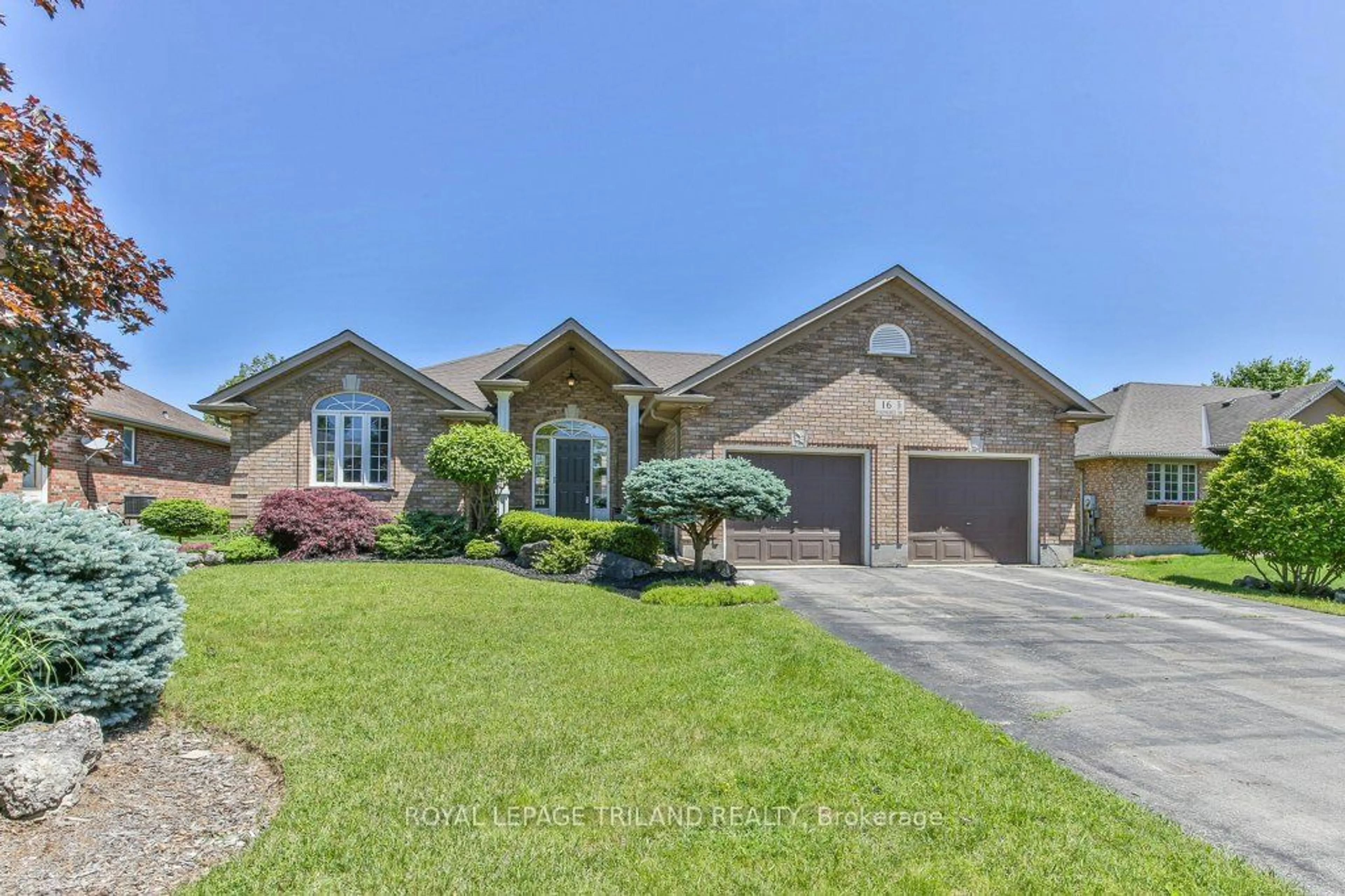 Frontside or backside of a home for 16 Pinehurst Dr, Thames Centre Ontario N0L 1G2