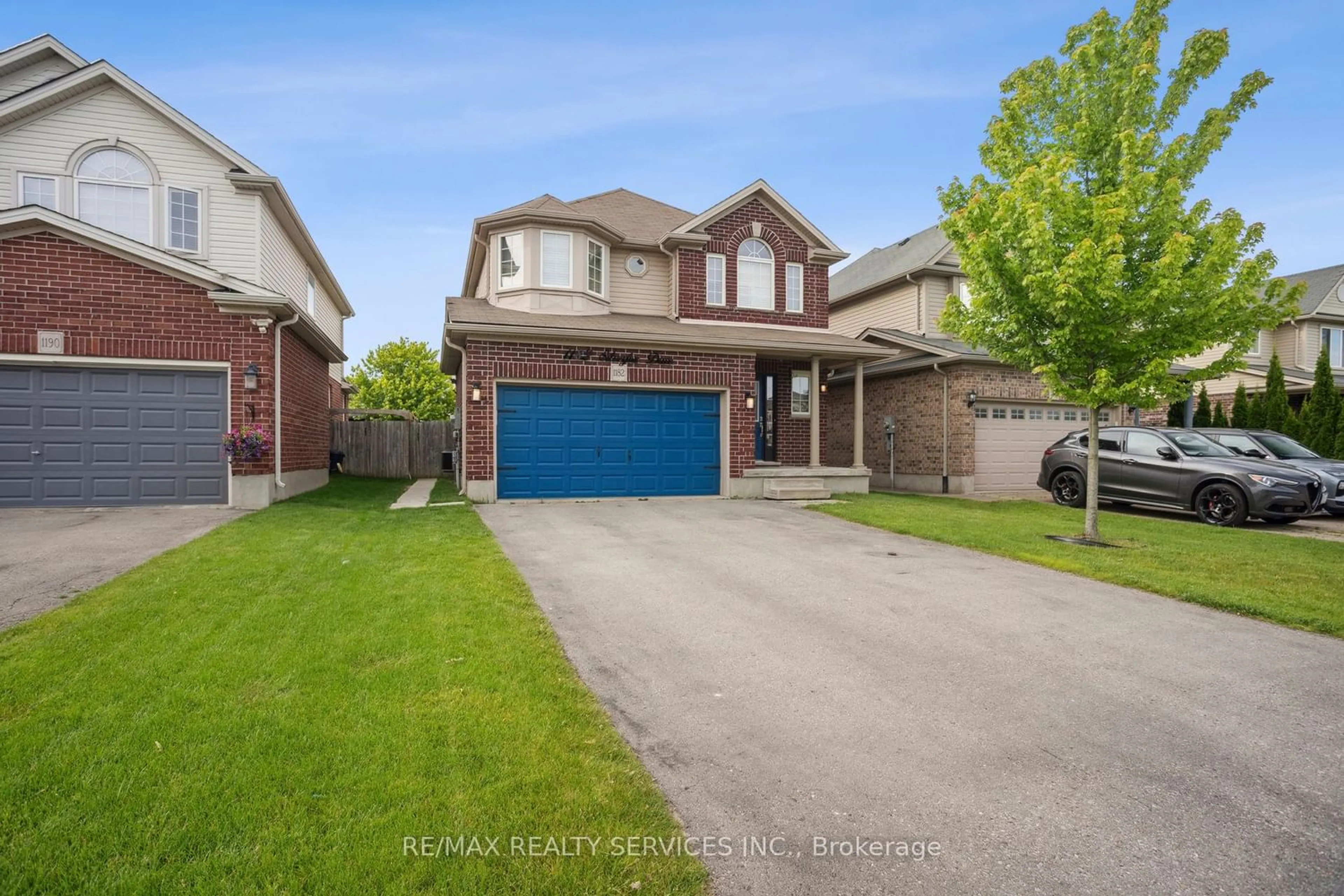 Living room for 1182 Silverfox Dr, London Ontario N6G 0C8