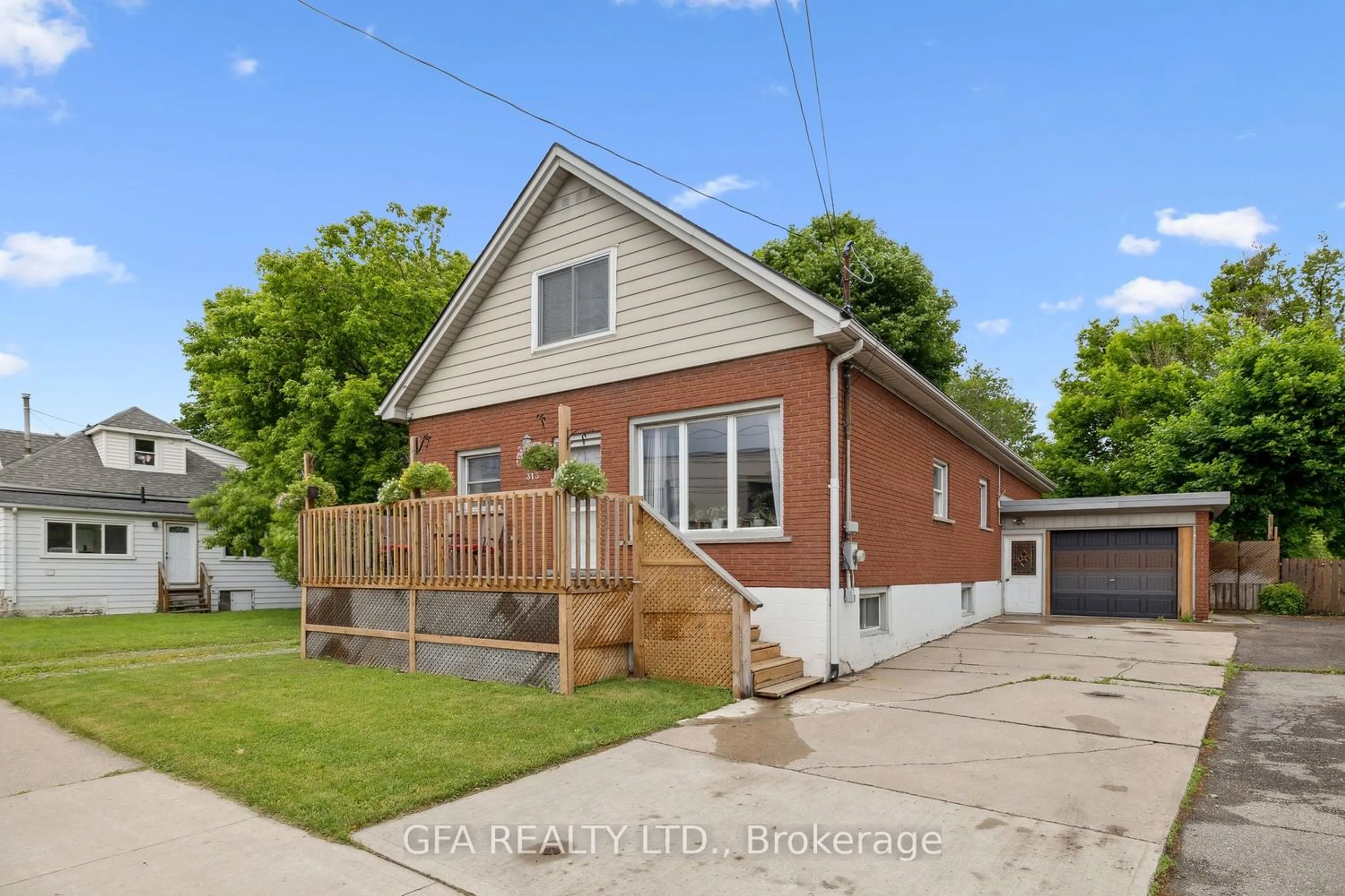 Frontside or backside of a home for 313 Upper Gage Ave, Hamilton Ontario L8V 4H6