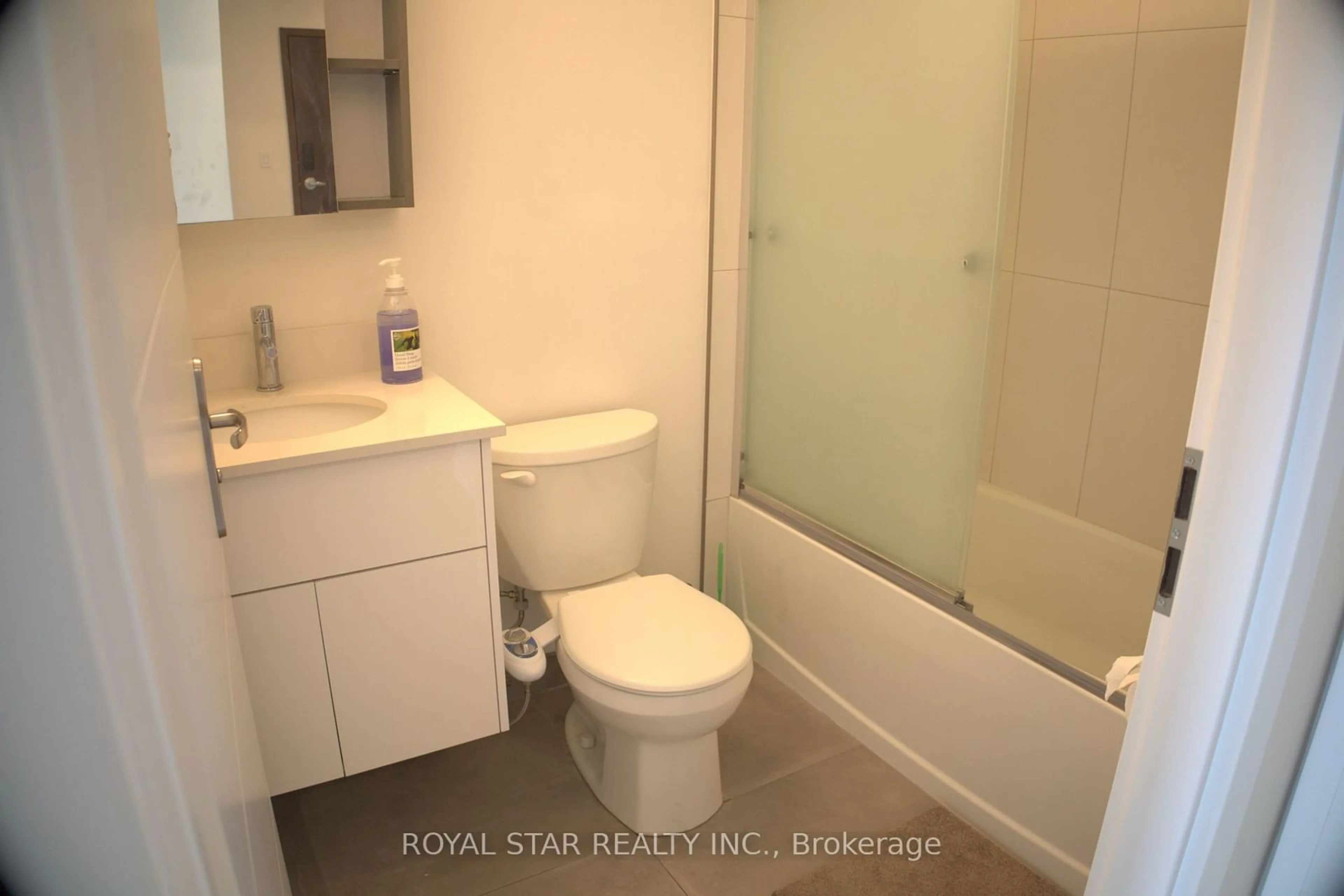 Standard bathroom for 60 Frederick St #3414, Kitchener Ontario N2H 0C7