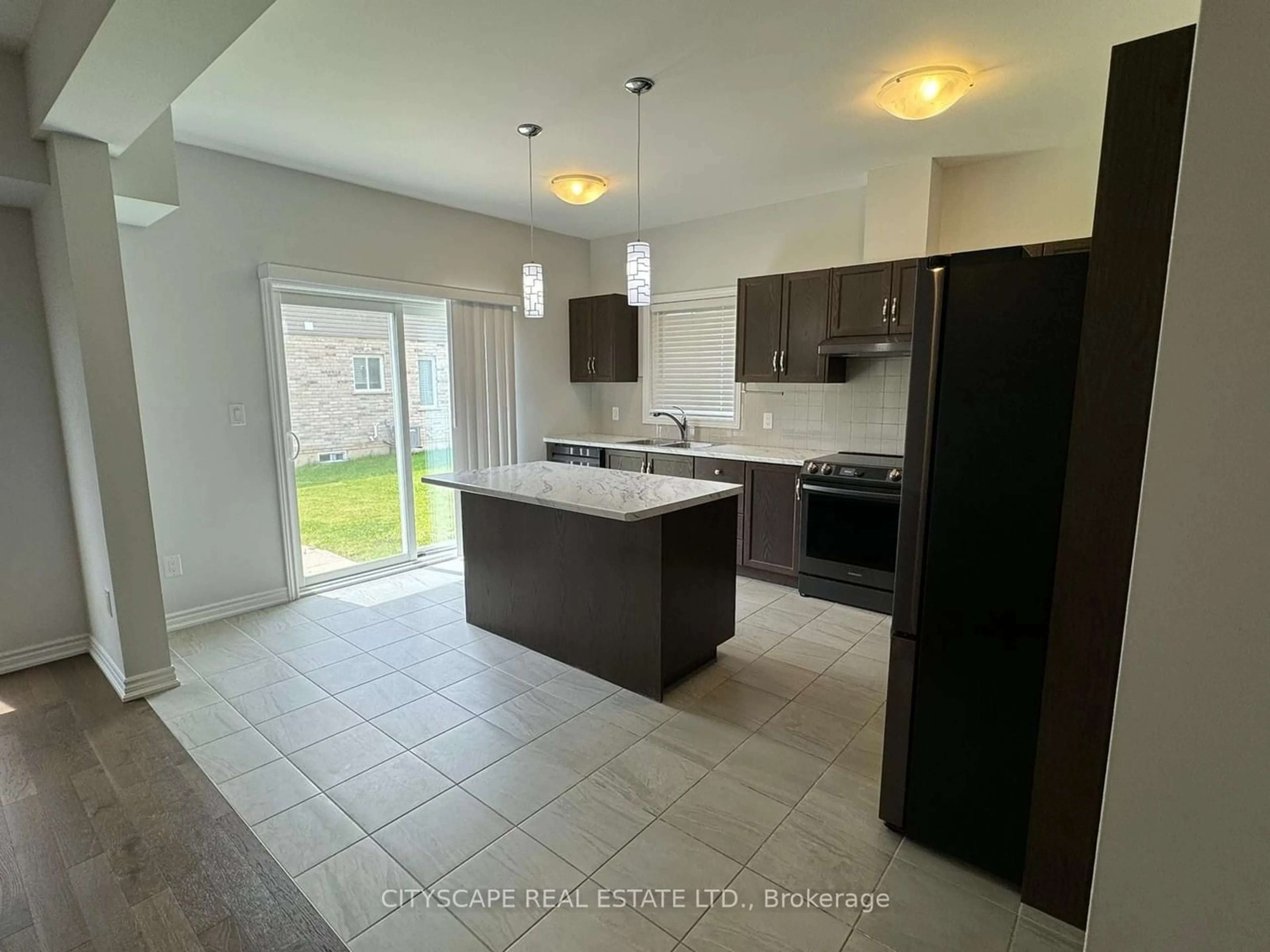 Standard kitchen for 94 Mccabe Ave, Welland Ontario L3B 0H5