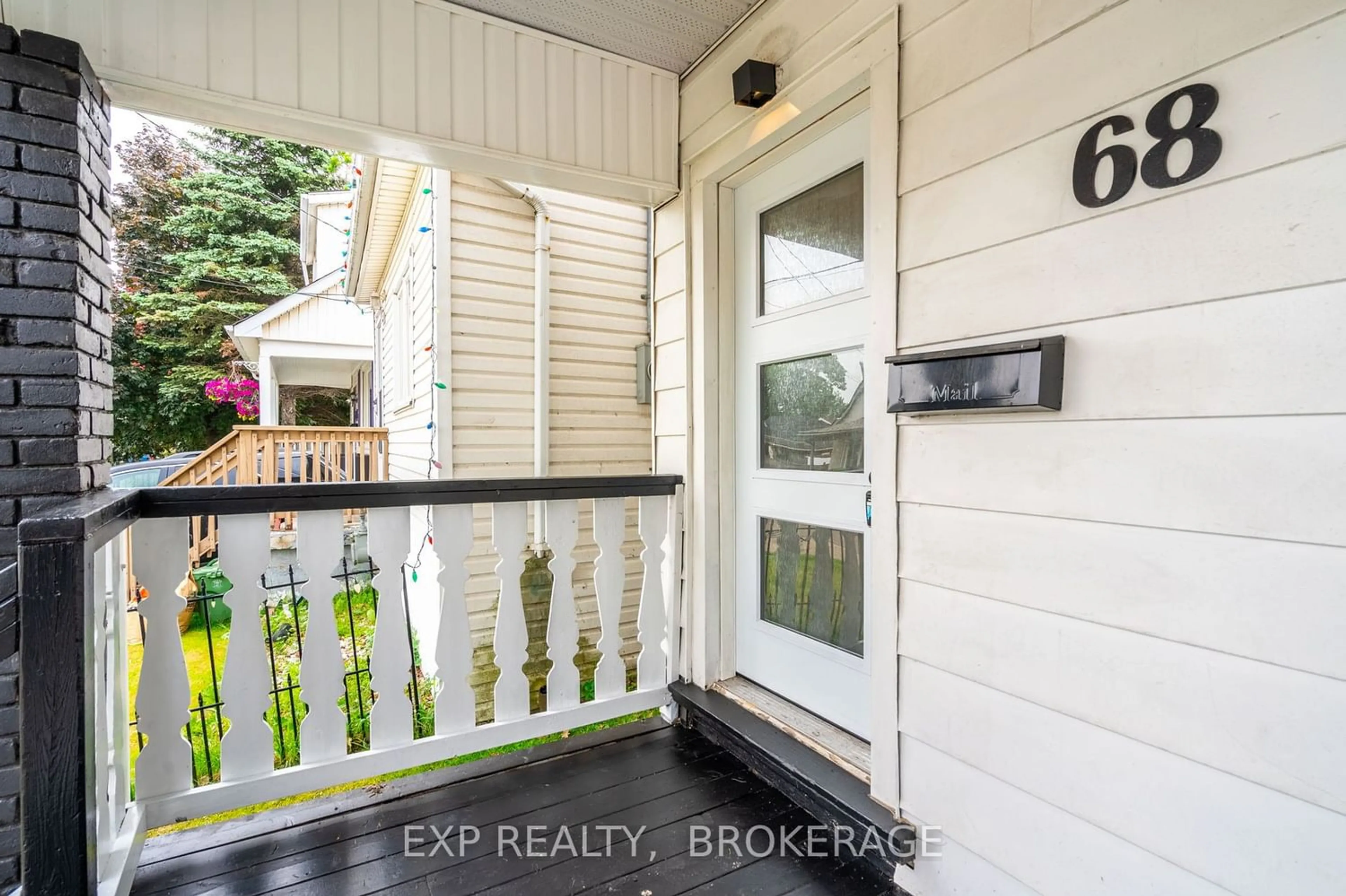 Indoor entryway for 68 HARRISON Ave, Hamilton Ontario L8H 3A1