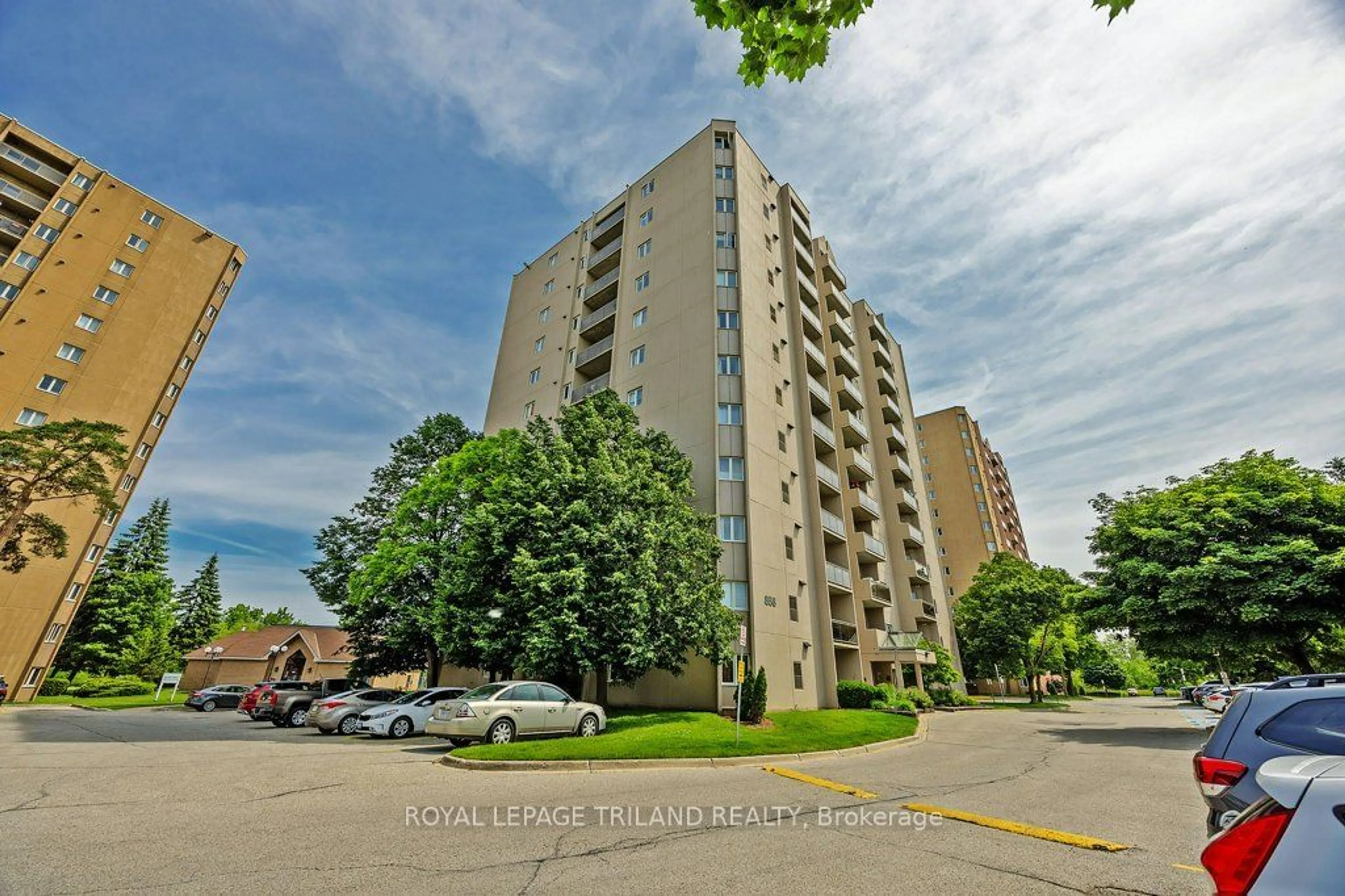 A pic from exterior of the house or condo for 858 Commissioners Rd #902, London Ontario N6C 5Y5