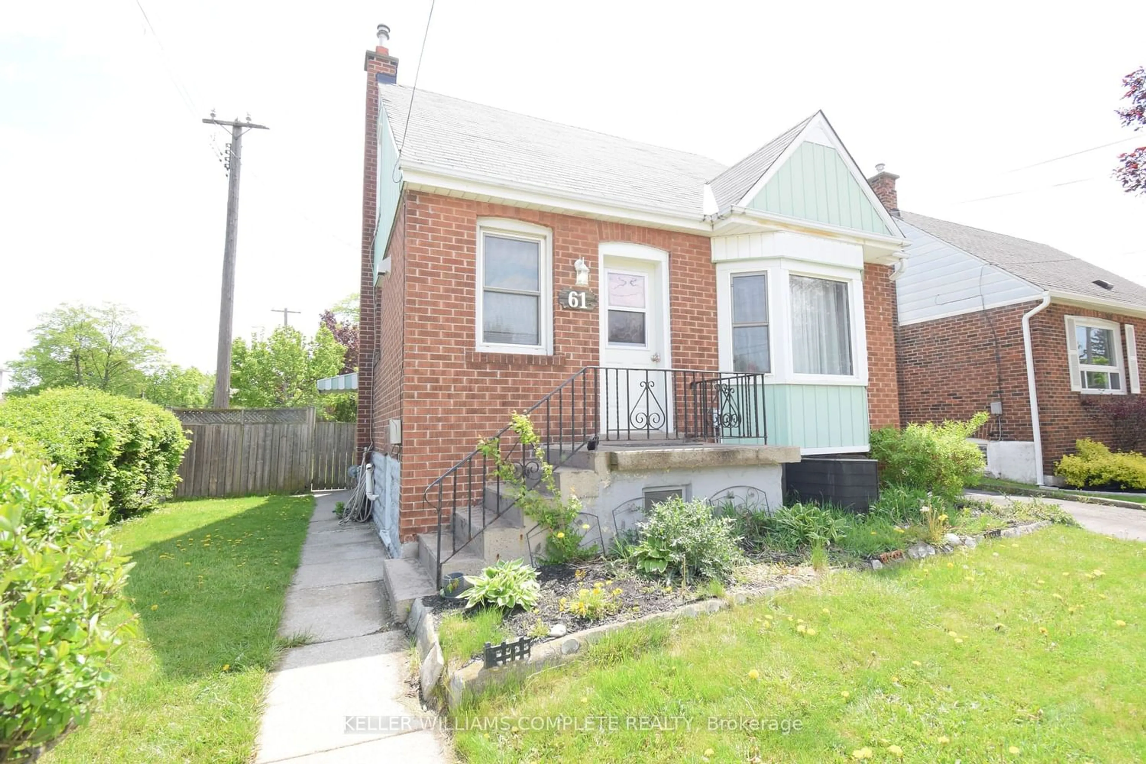 Frontside or backside of a home for 61 East 14th St, Hamilton Ontario L9A 4B4