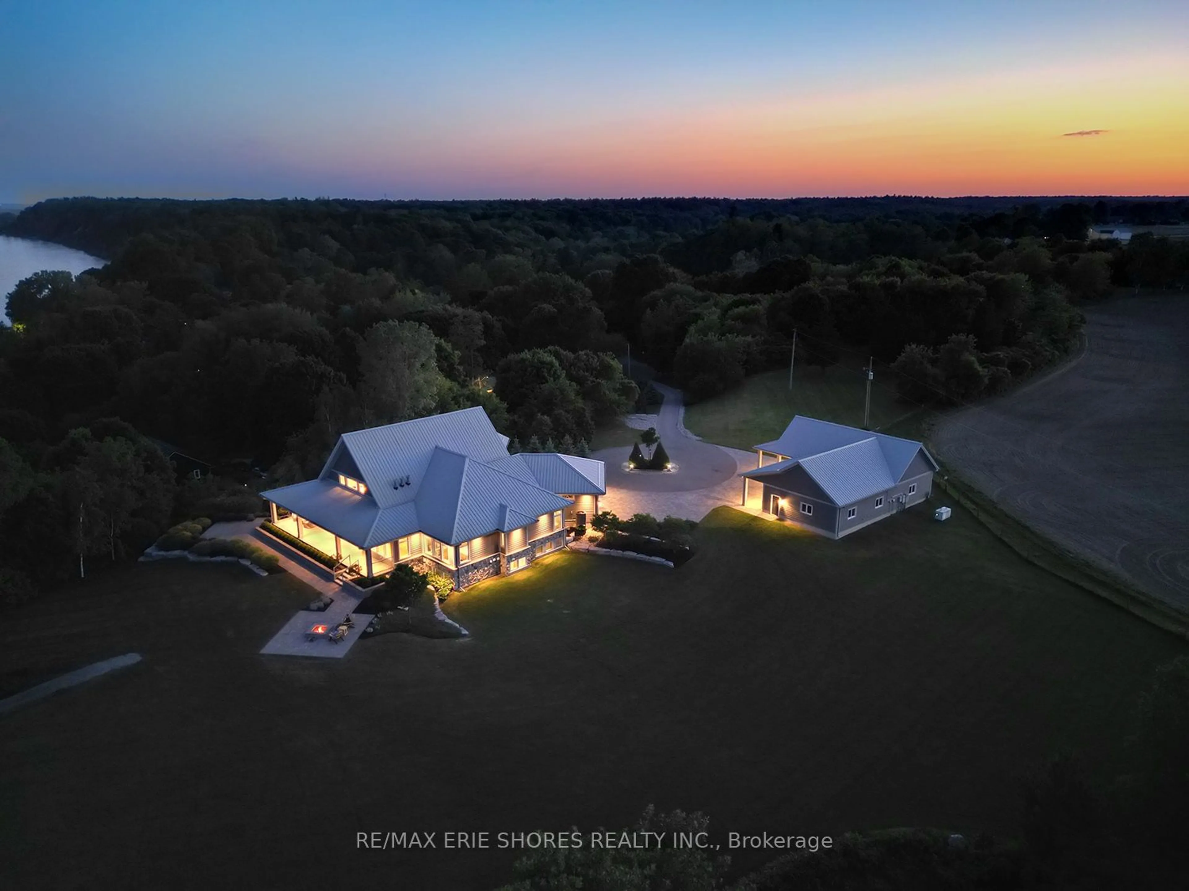 A pic from outside/outdoor area/front of a property/back of a property/a pic from drone, building for 201 Hill Side Dr, Norfolk Ontario N0E 1W0