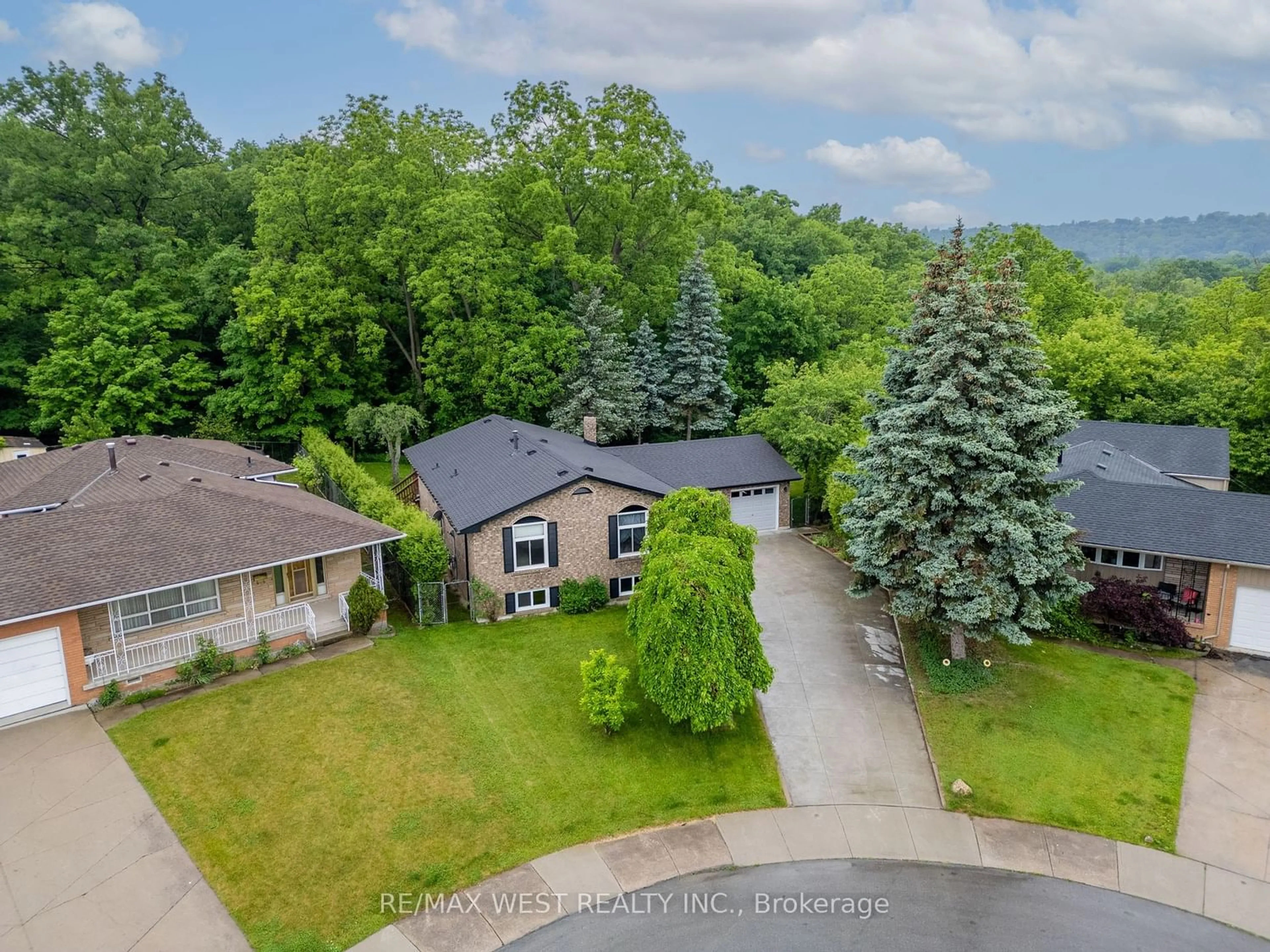 Frontside or backside of a home for 49 Congress Cres, Hamilton Ontario L8K 6C5