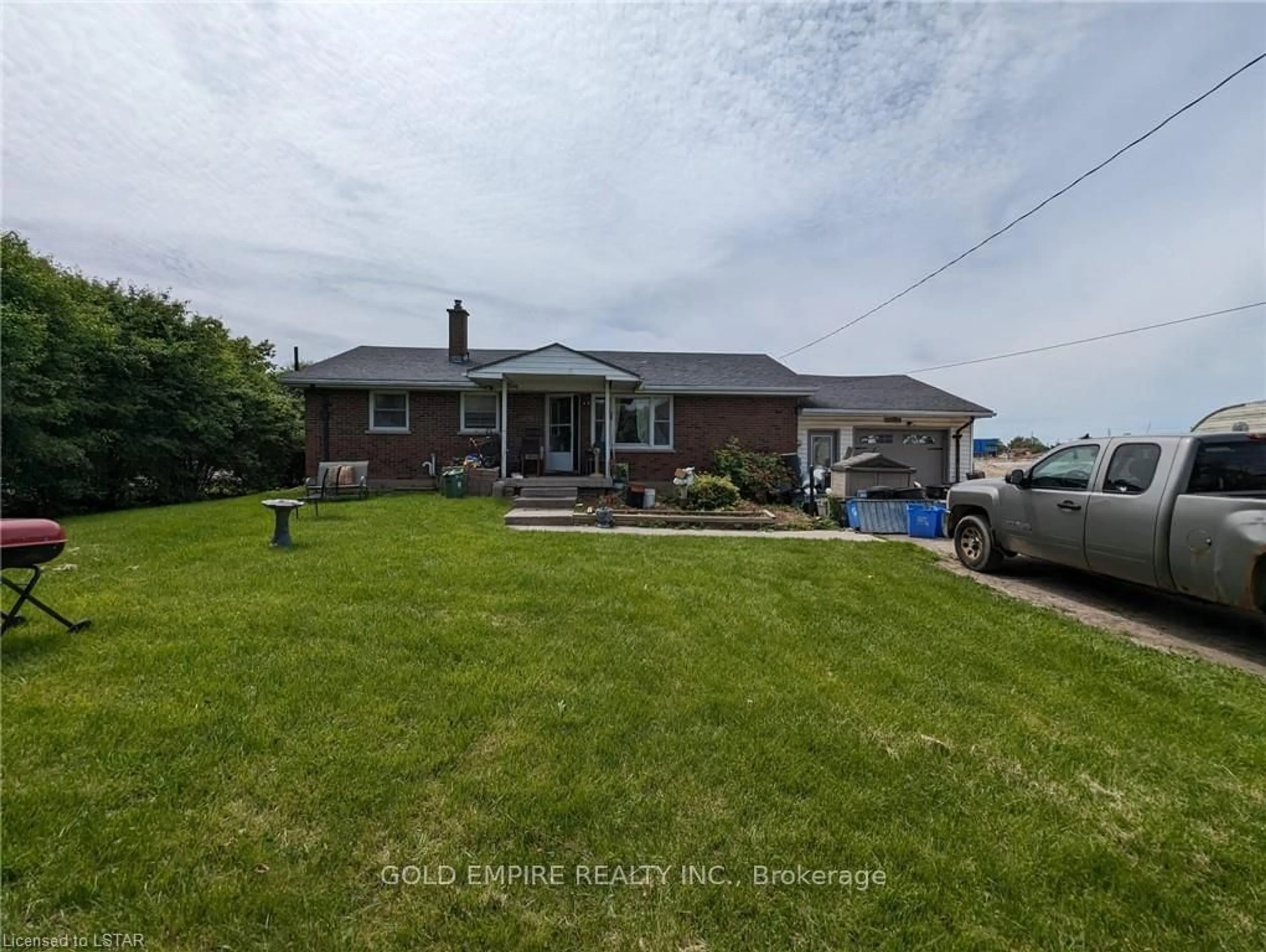 Frontside or backside of a home for 3067 White Oak Rd, London Ontario N6E 1L7