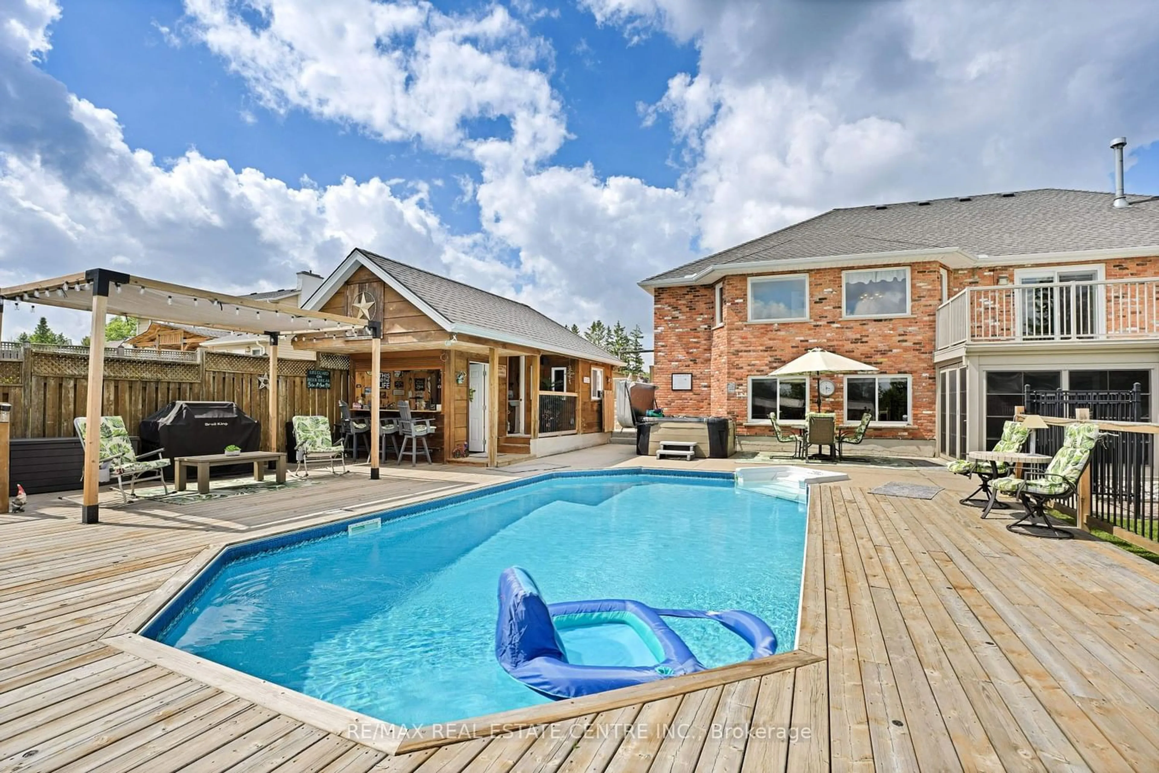 Indoor or outdoor pool for 1401 Wrigley Rd, North Dumfries Ontario N0B 1E0