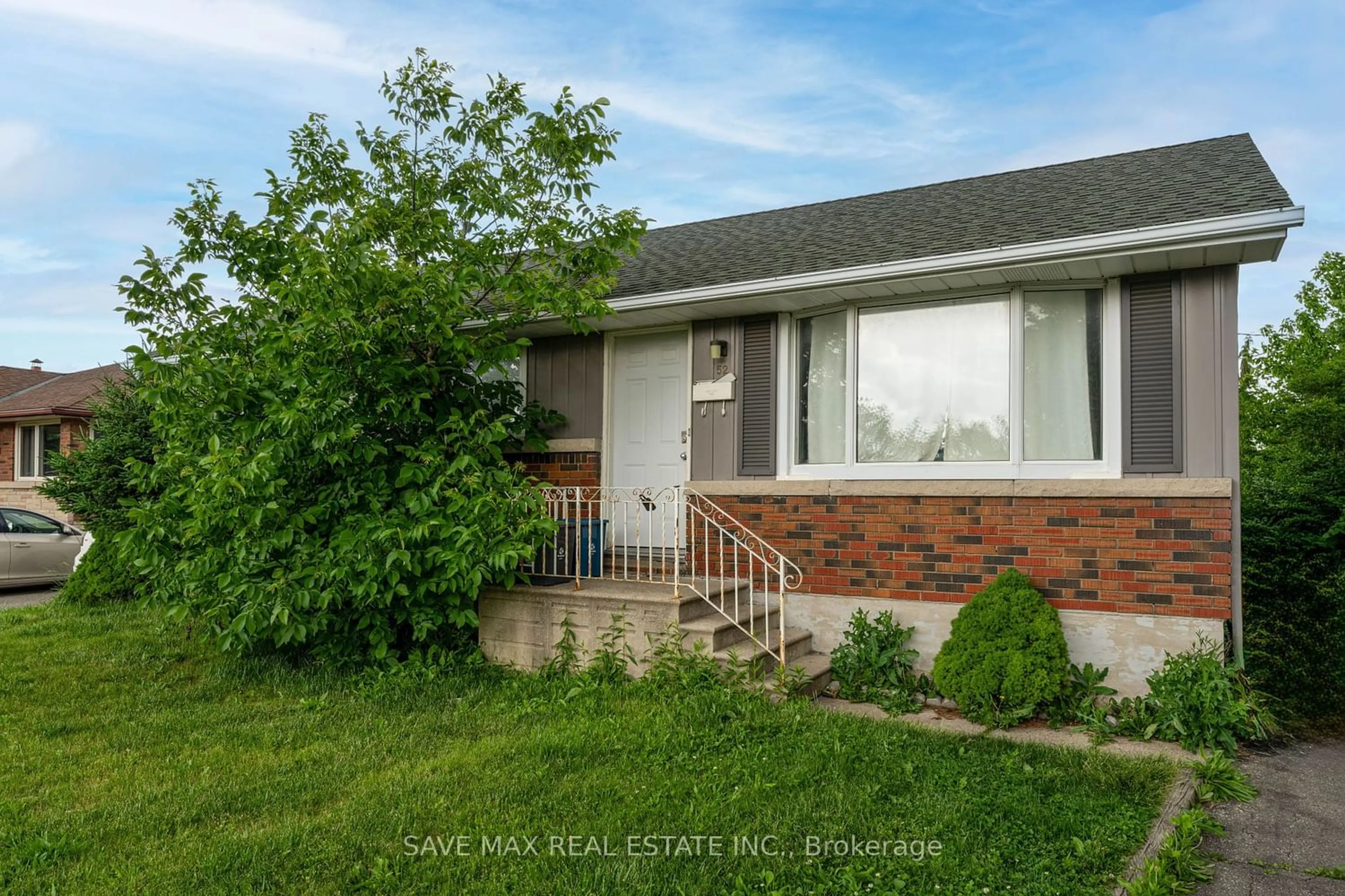 Frontside or backside of a home for 52 Broderick Ave, Niagara Falls Ontario L2V 2J1