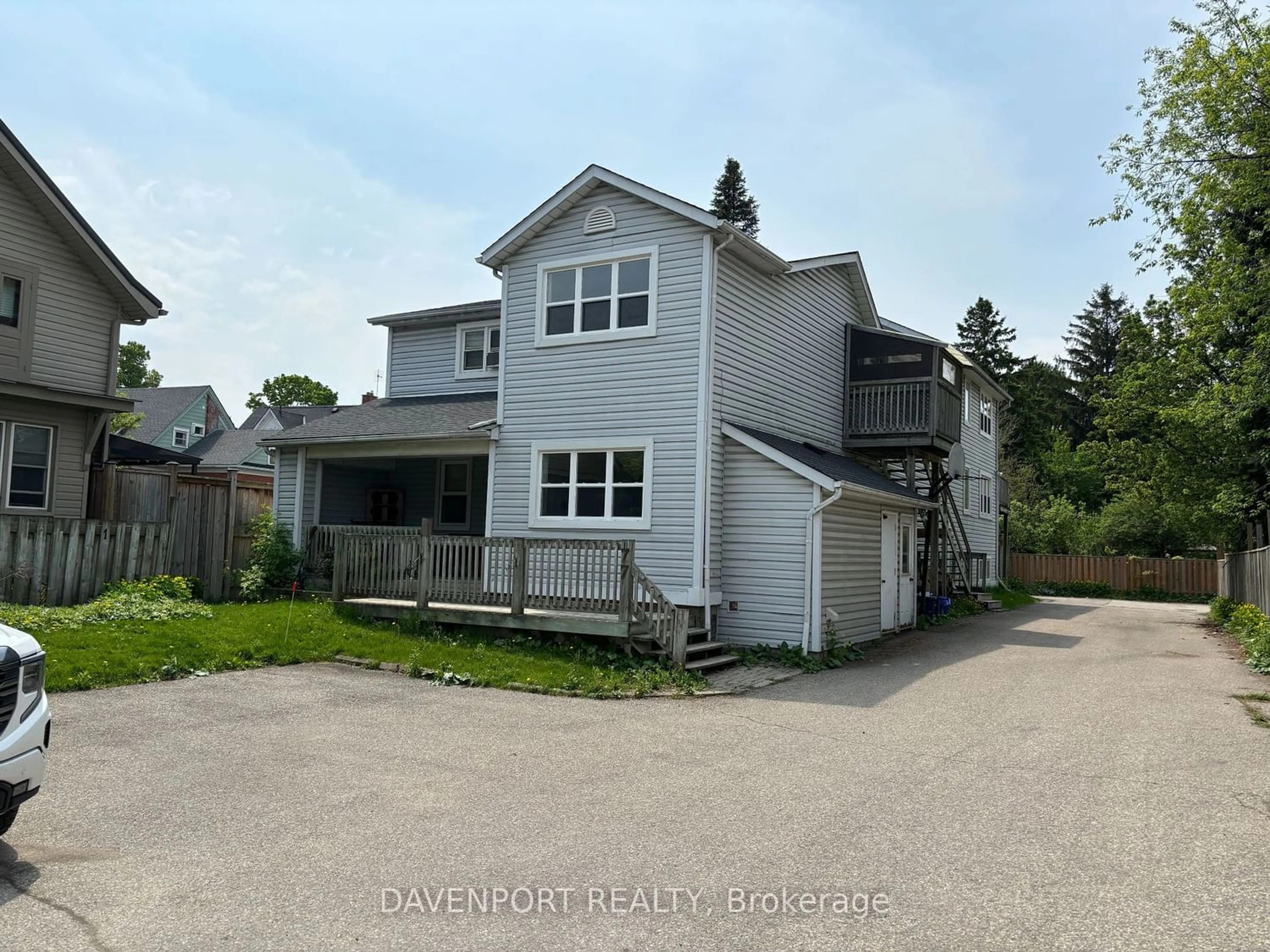 Frontside or backside of a home for 77 Lancaster St, Kitchener Ontario N2H 4T3