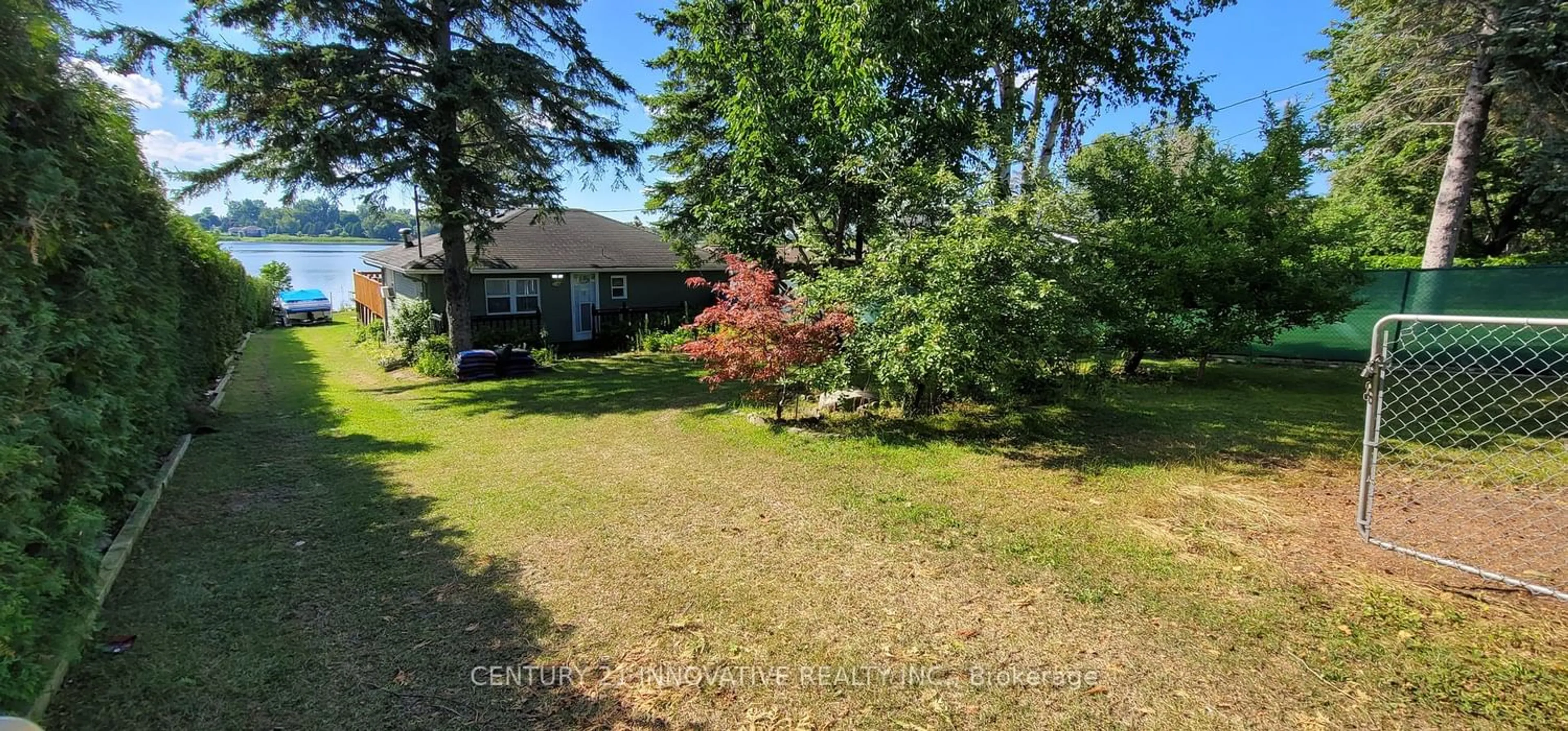 Fenced yard for 73 Loon St, Kawartha Lakes Ontario L0B 1K0