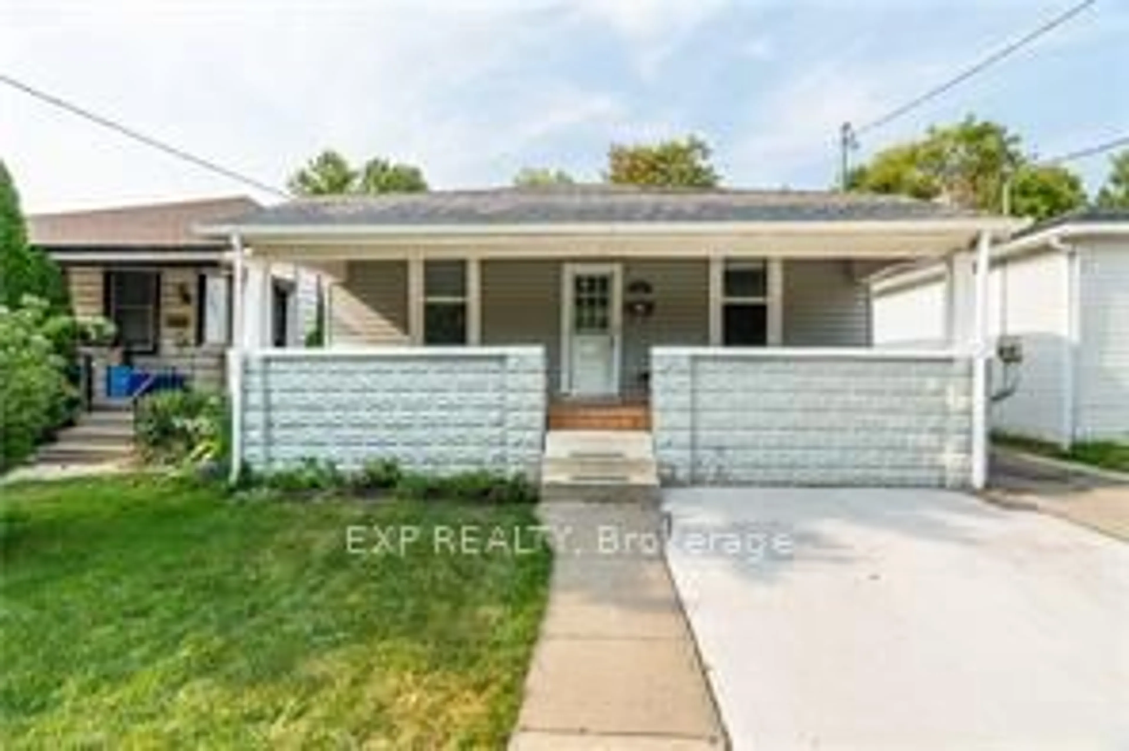 Frontside or backside of a home for 292 Grey St, London Ontario N6B 1G6