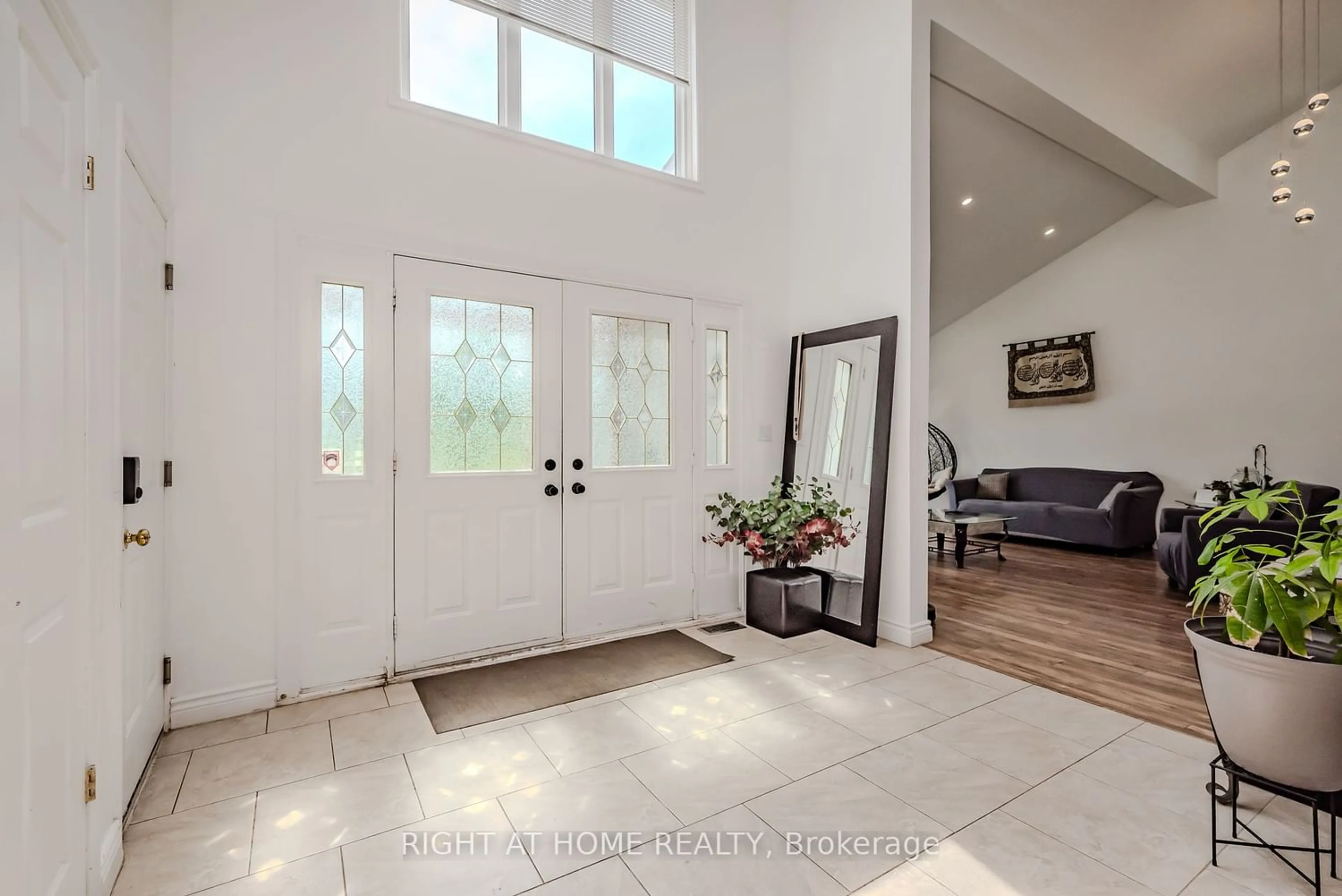 Indoor entryway, wood floors for 7783 Sixteen Rd, West Lincoln Ontario L0R 1E0