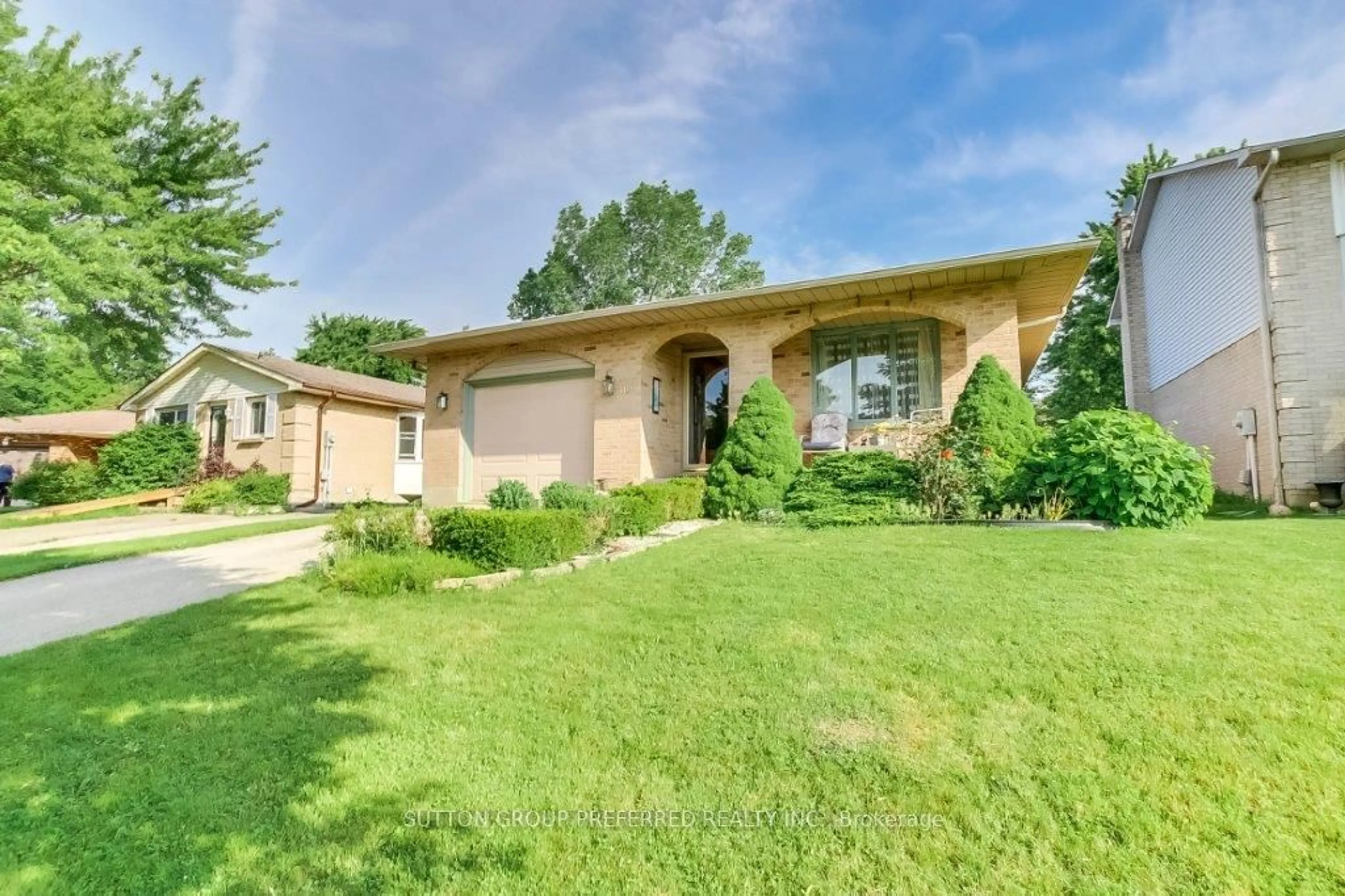 Frontside or backside of a home for 108 Blanchard Cres, London Ontario N6G 4E5