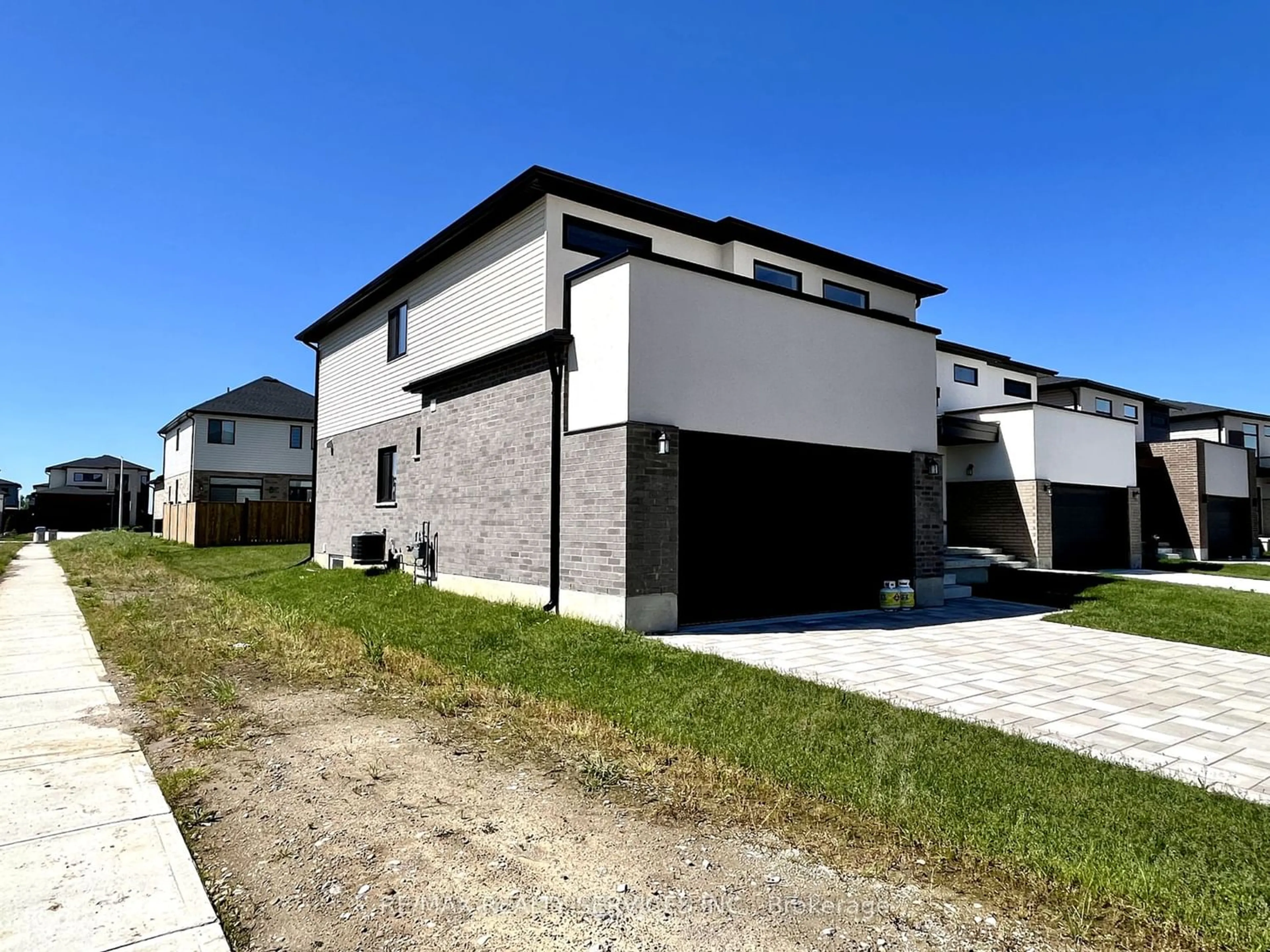 Frontside or backside of a home for 88 Poole Cres, Middlesex Centre Ontario N0L 1R0
