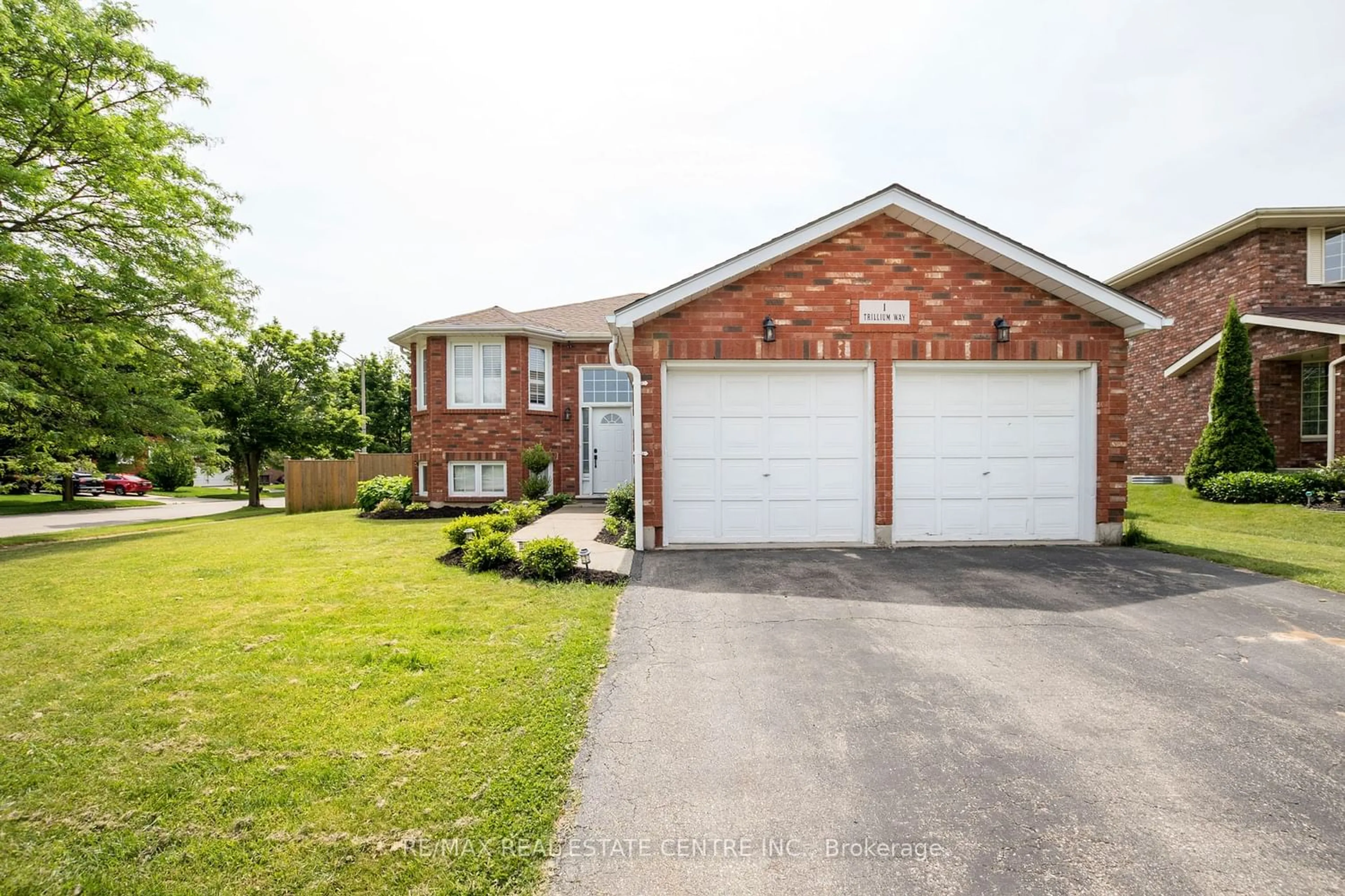 Home with brick exterior material for 1 Trillium Way, Brantford Ontario N3R 7T7