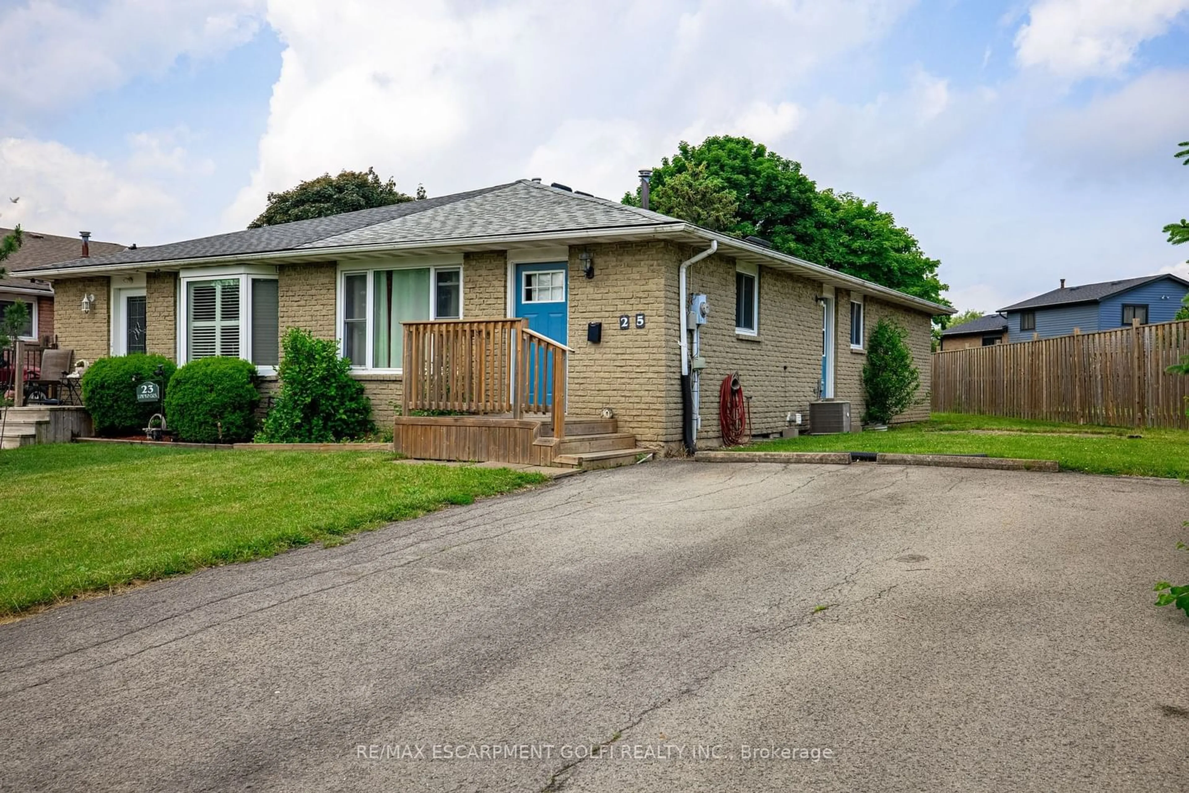 Frontside or backside of a home for 25 Lampman Cres, Thorold Ontario L2V 4K6