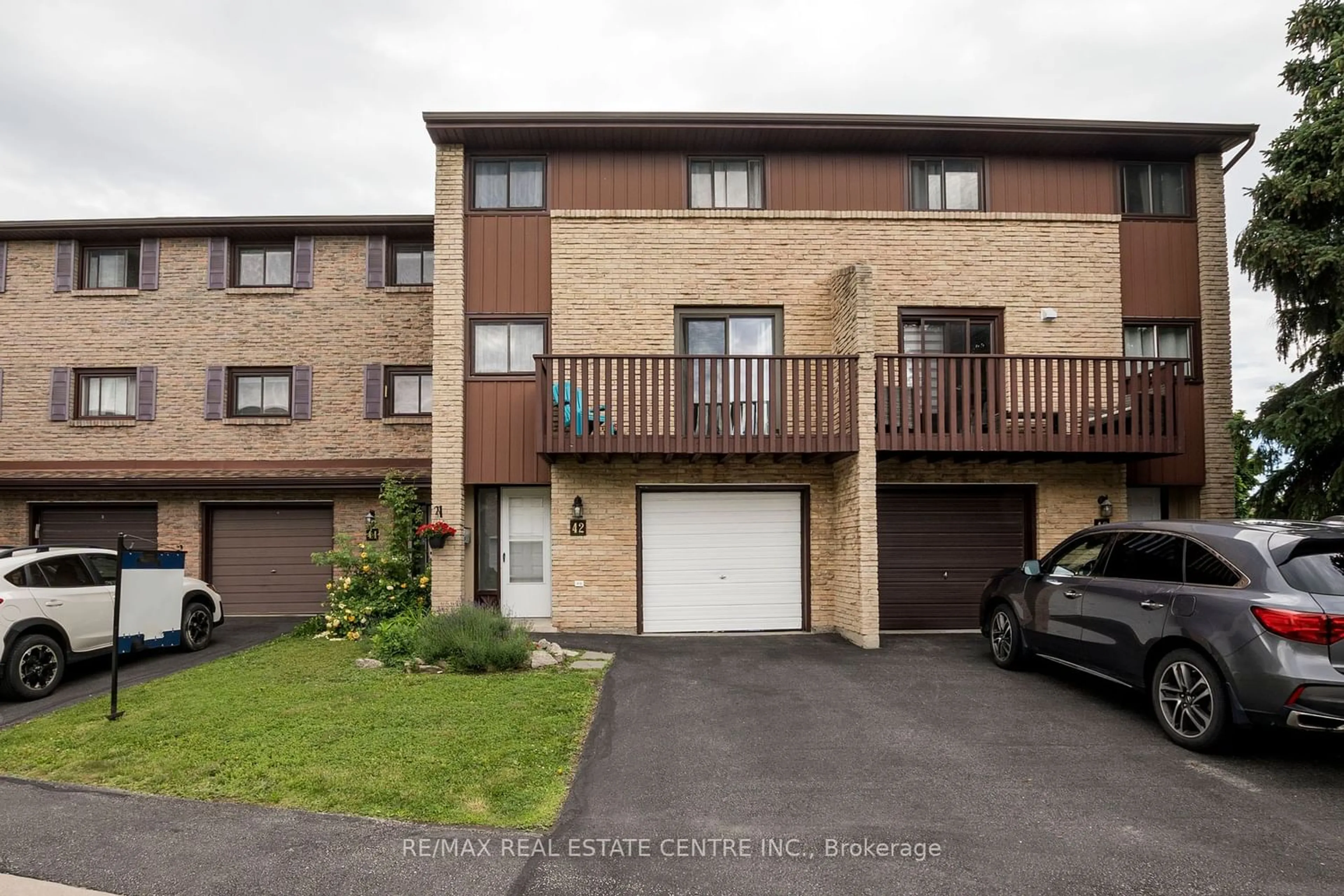 A pic from exterior of the house or condo for 1250 Limeridge Rd #42, Hamilton Ontario L8W 1P1