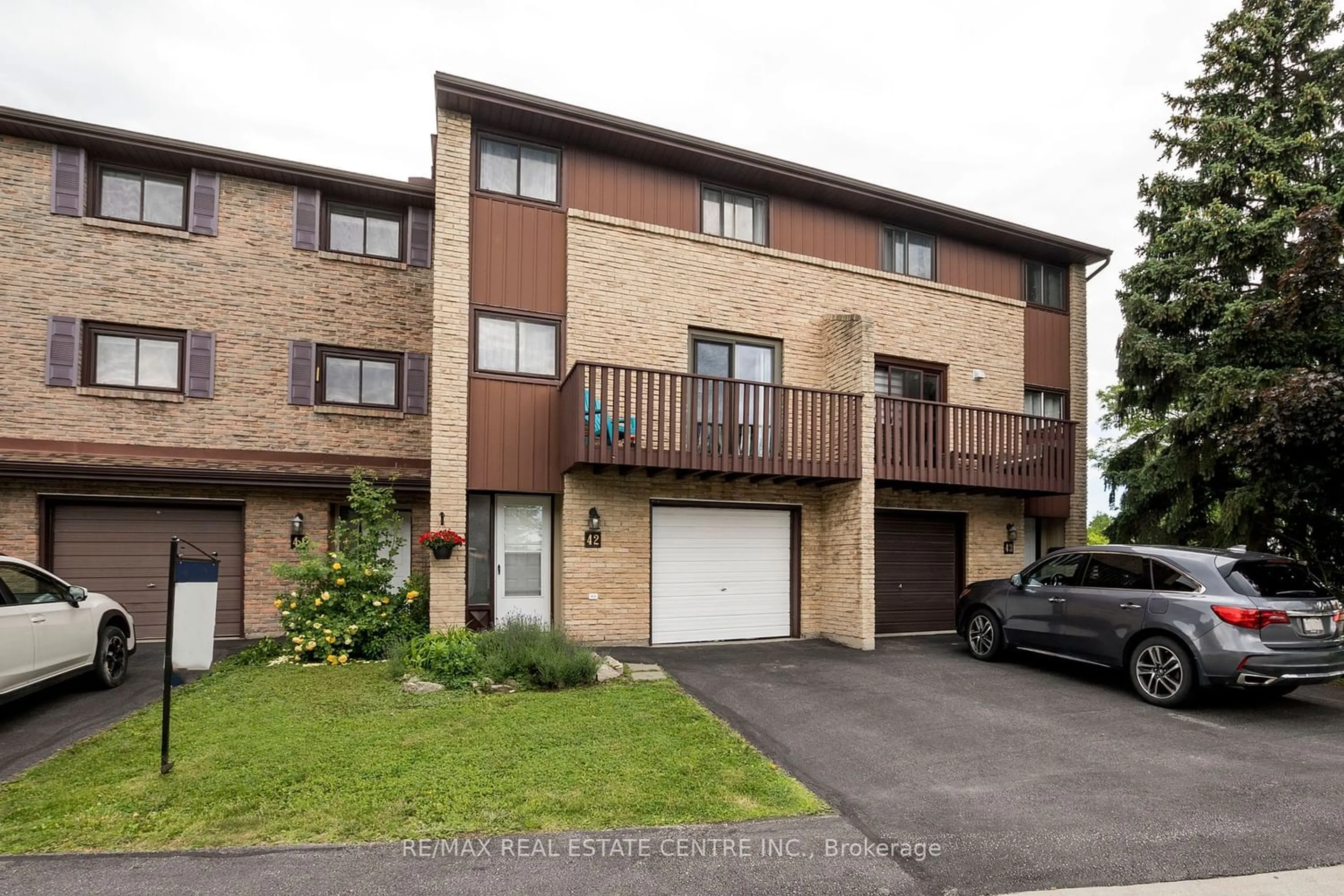 A pic from exterior of the house or condo for 1250 Limeridge Rd #42, Hamilton Ontario L8W 1P1