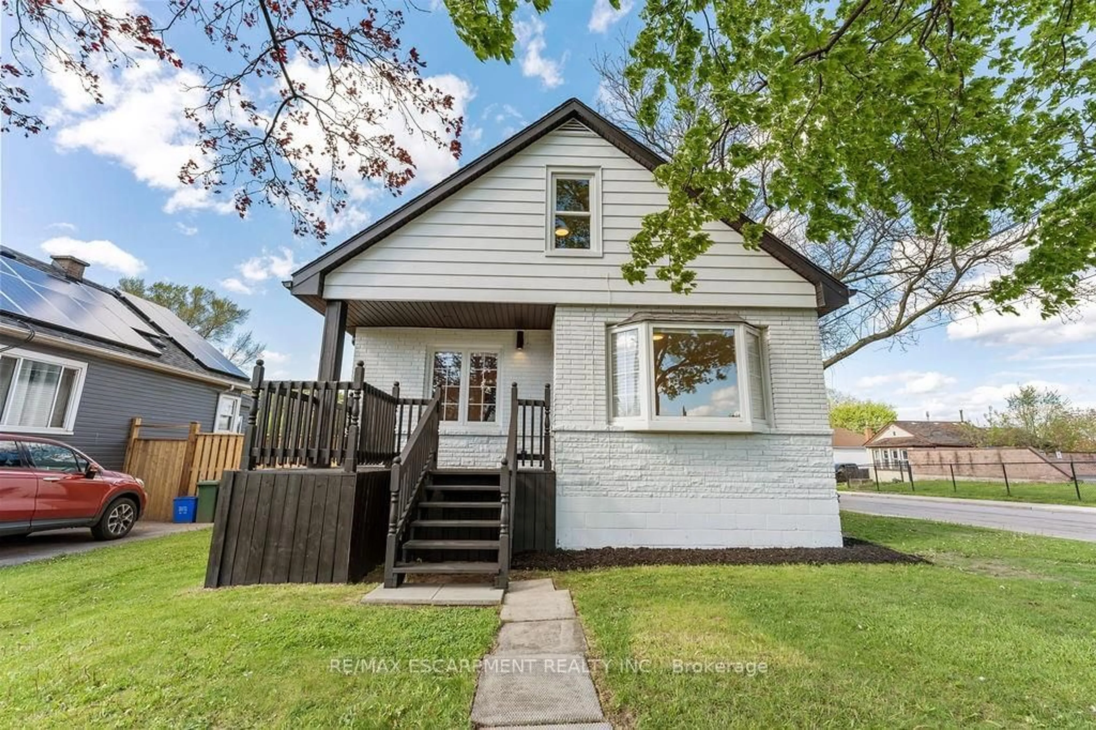 Frontside or backside of a home for 161 Glow Ave, Hamilton Ontario L8H 3W1