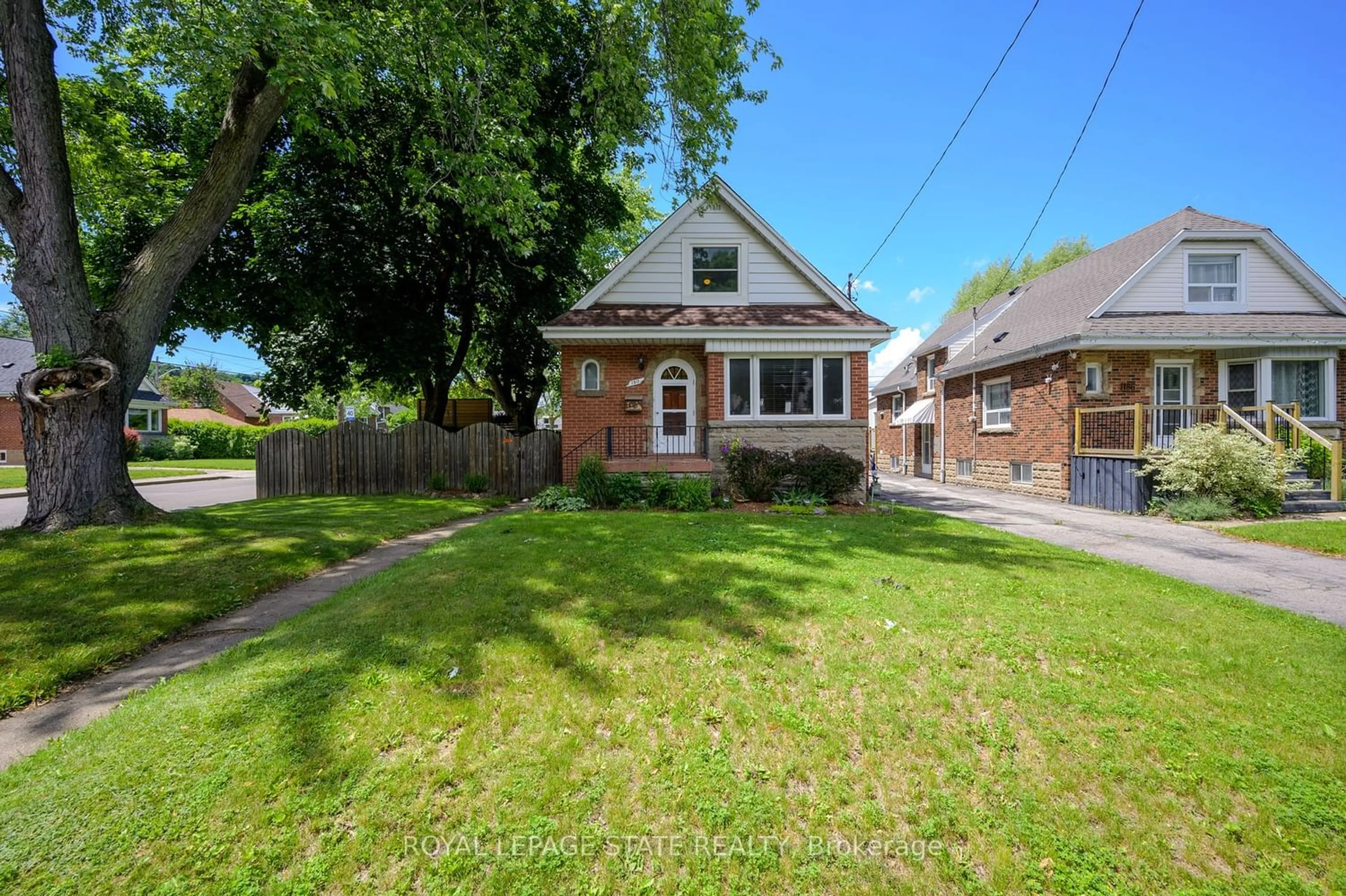 Frontside or backside of a home for 190 Crosthwaite Ave, Hamilton Ontario L8K 2V4