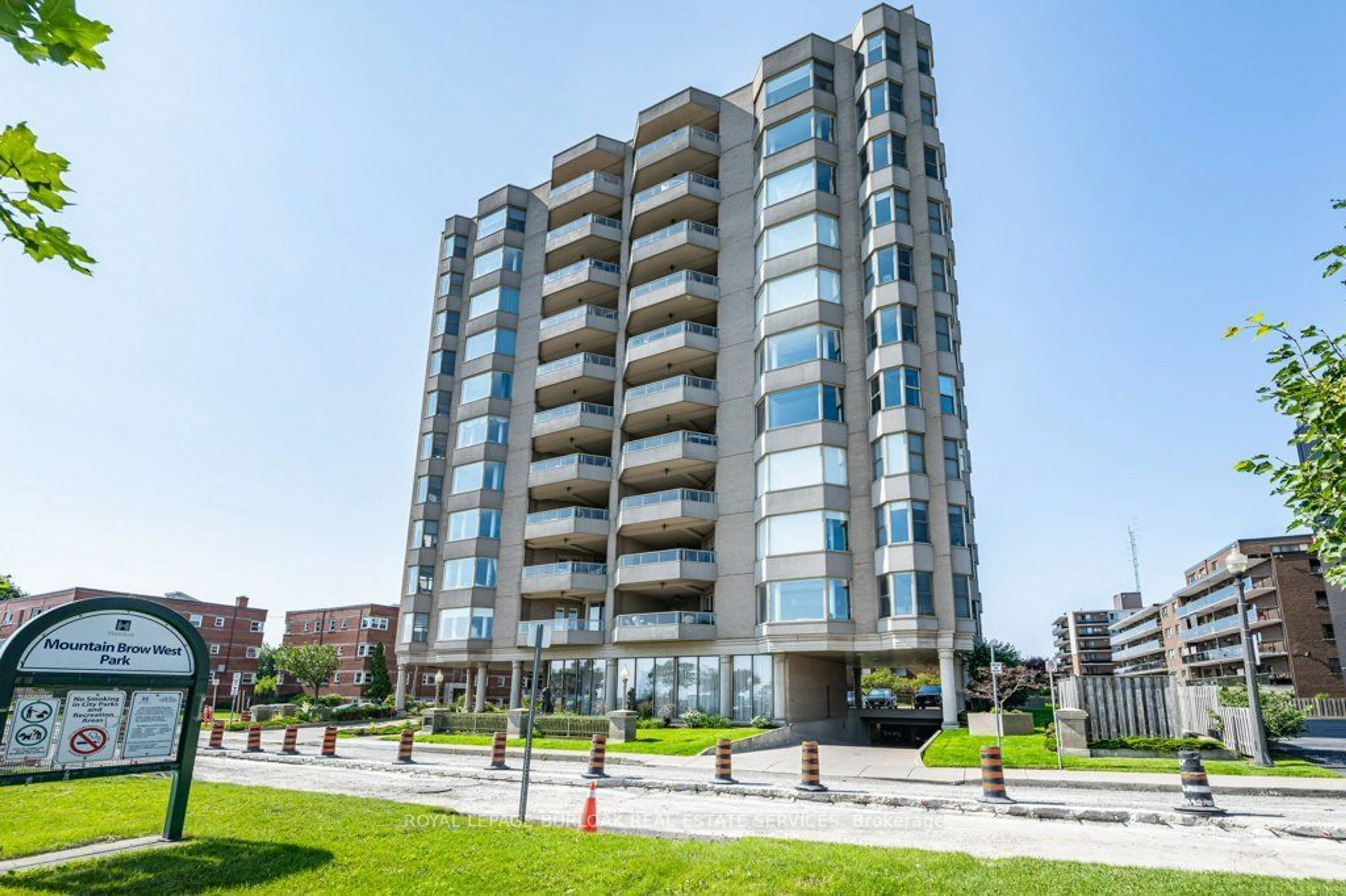 A pic from exterior of the house or condo for 174 Mountain Park Ave #2W, Hamilton Ontario L8V 1A1
