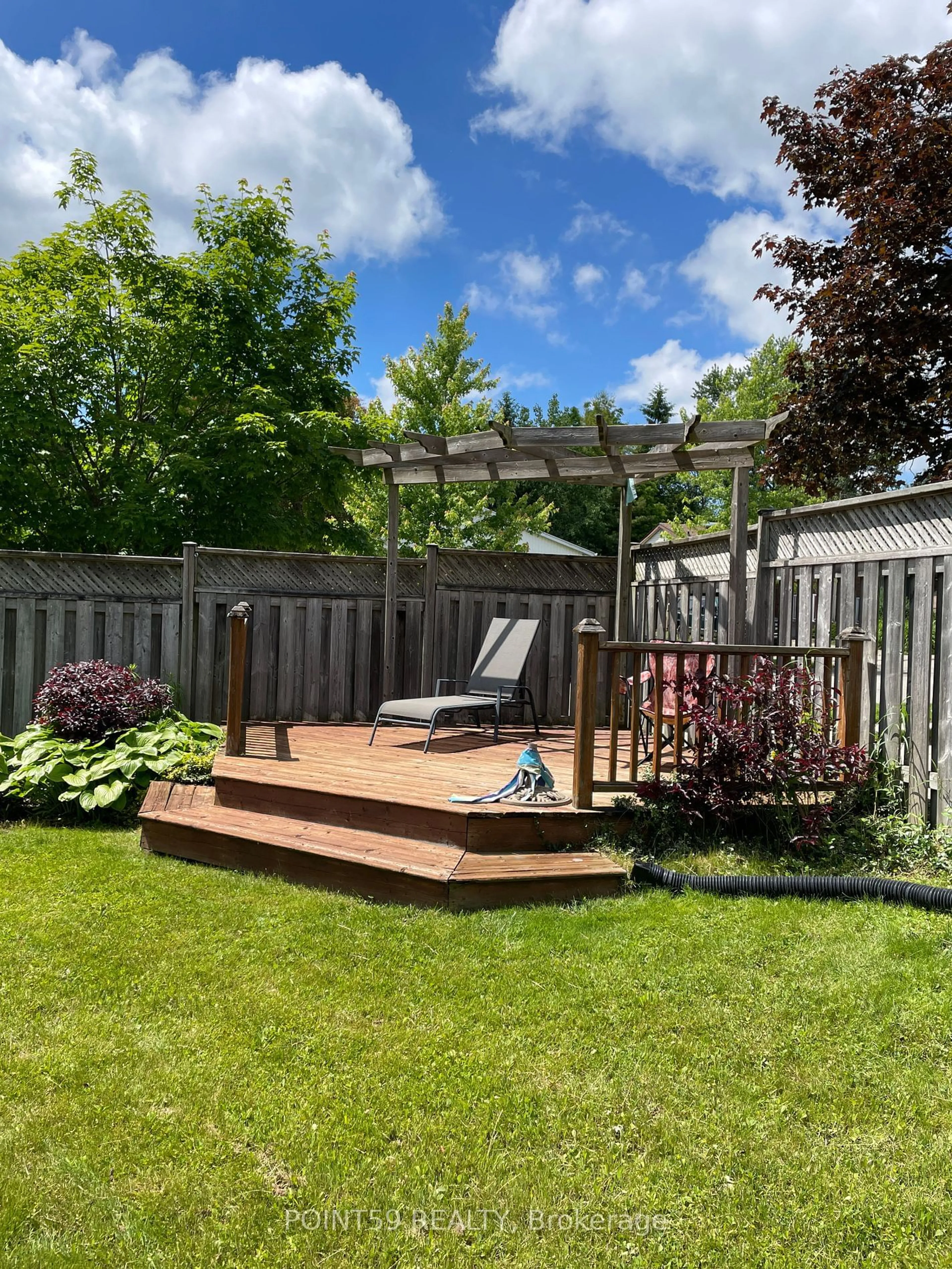 Patio for 421 Citation Dr, London Ontario N6G 1L6