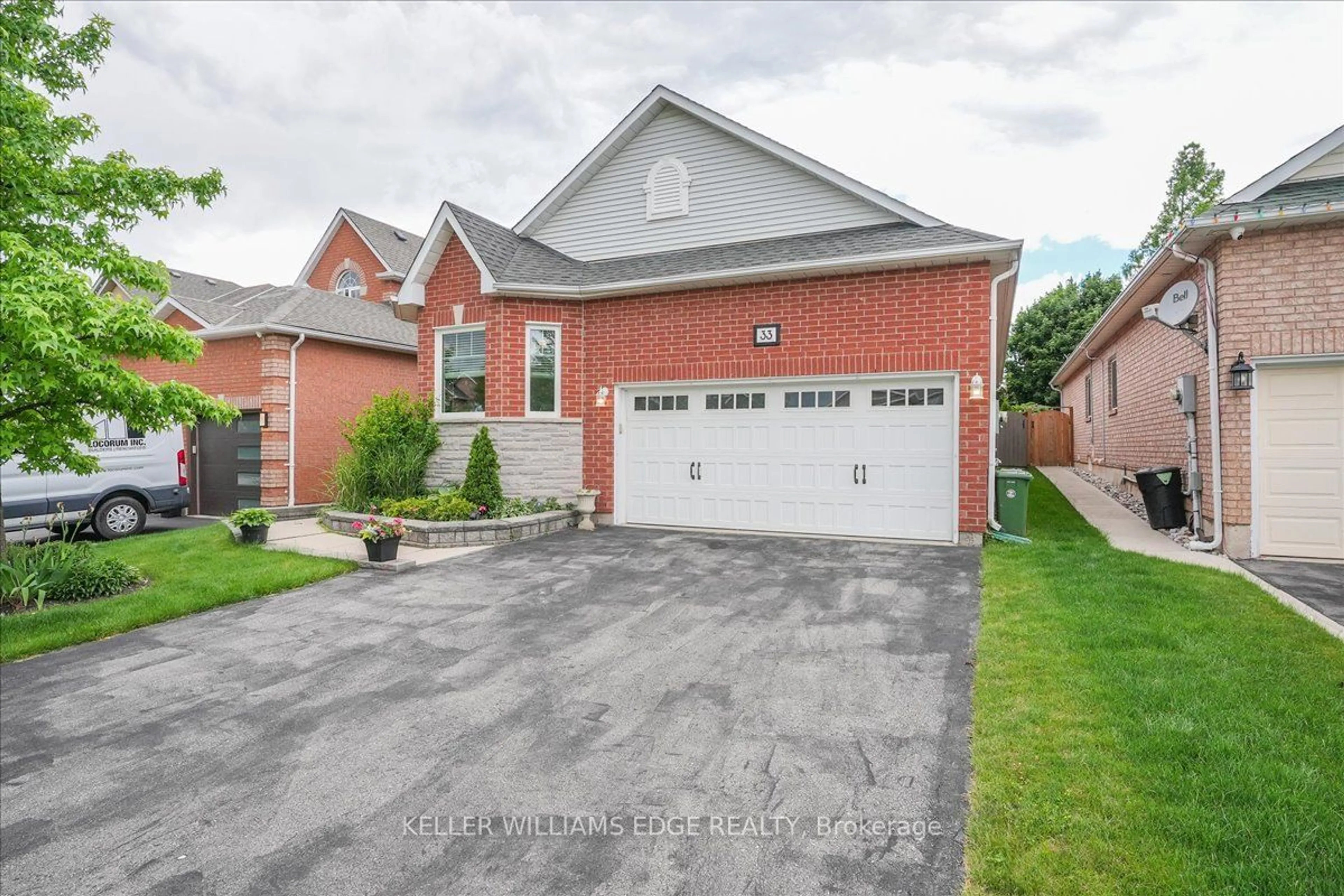 Frontside or backside of a home for 33 Pentland Rd, Hamilton Ontario L8B 0P7