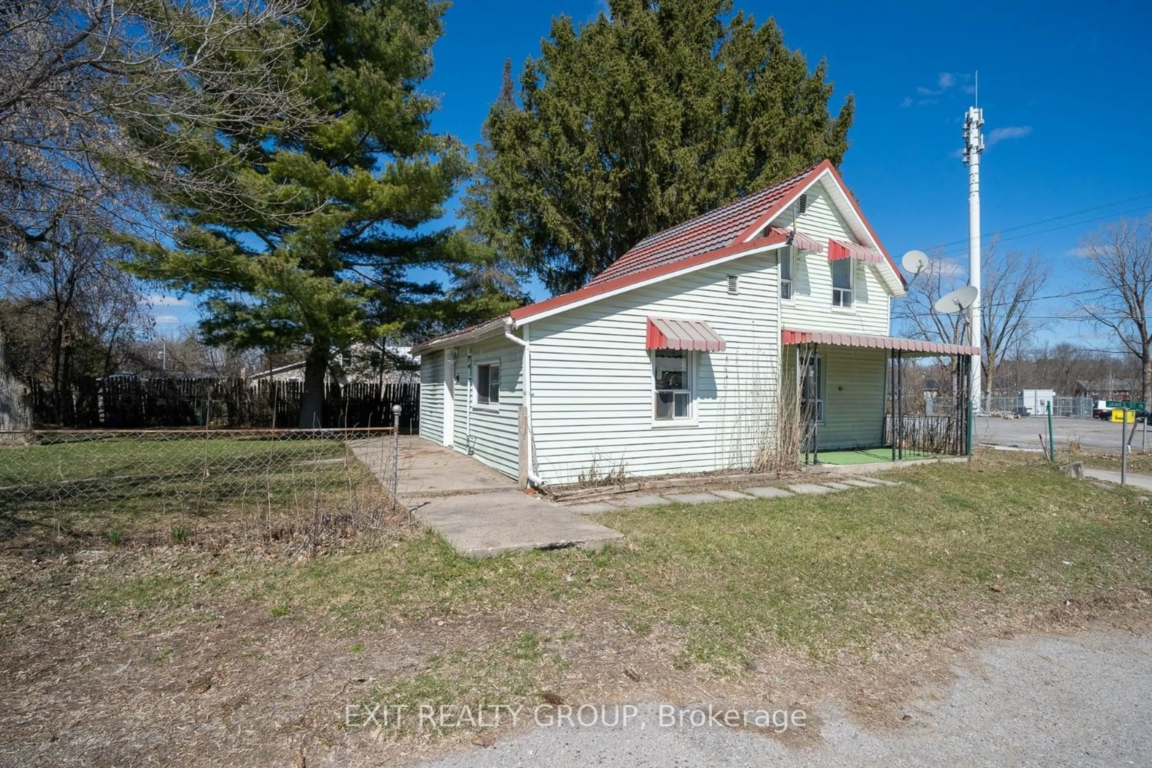 Frontside or backside of a home for 100 James St, Tweed Ontario K0K 3J0