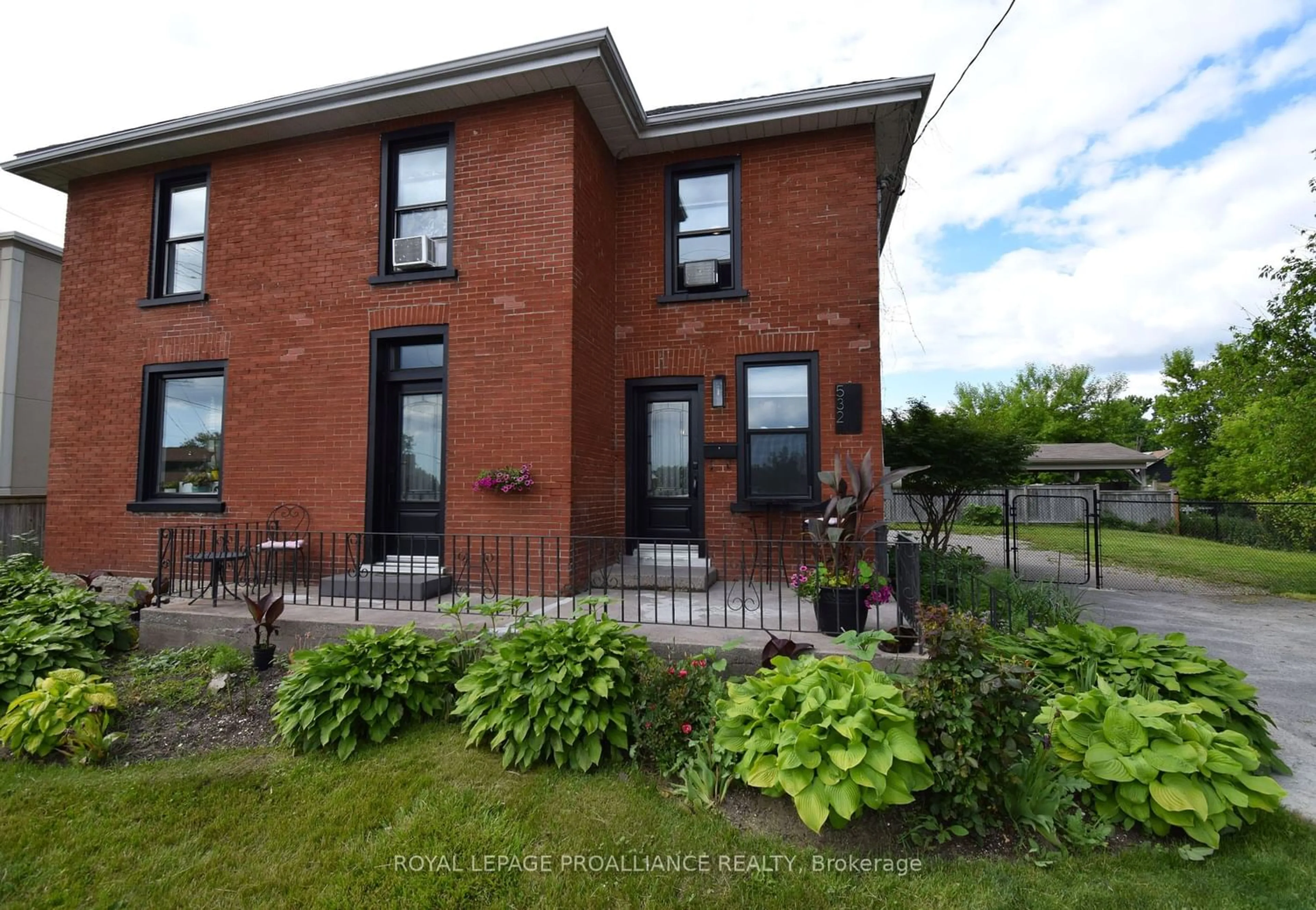 Home with brick exterior material for 532 Dundas St, Belleville Ontario K8N 1G5