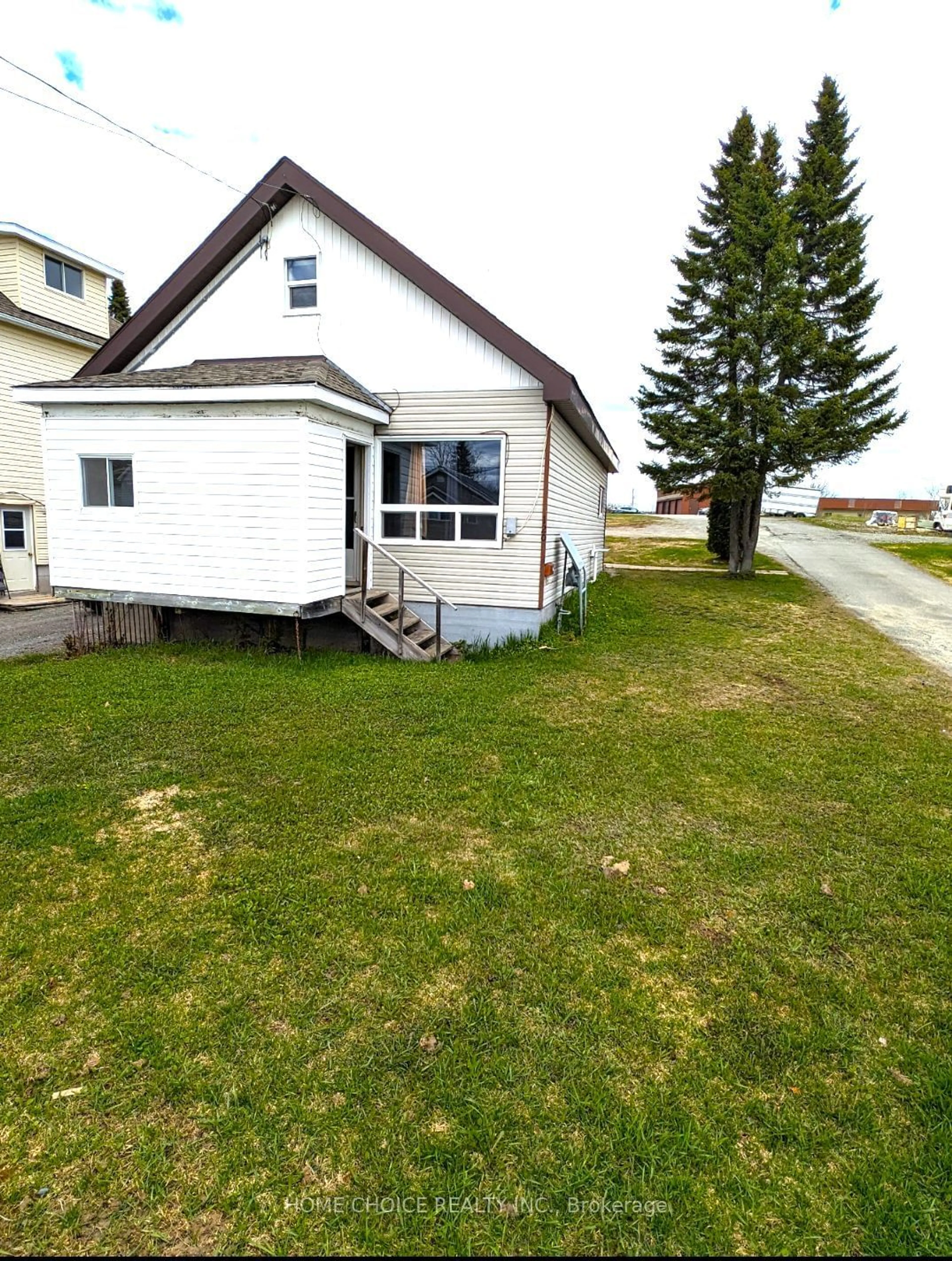 Frontside or backside of a home for 120 WOODS St, Kirkland Lake Ontario P2N 3C6