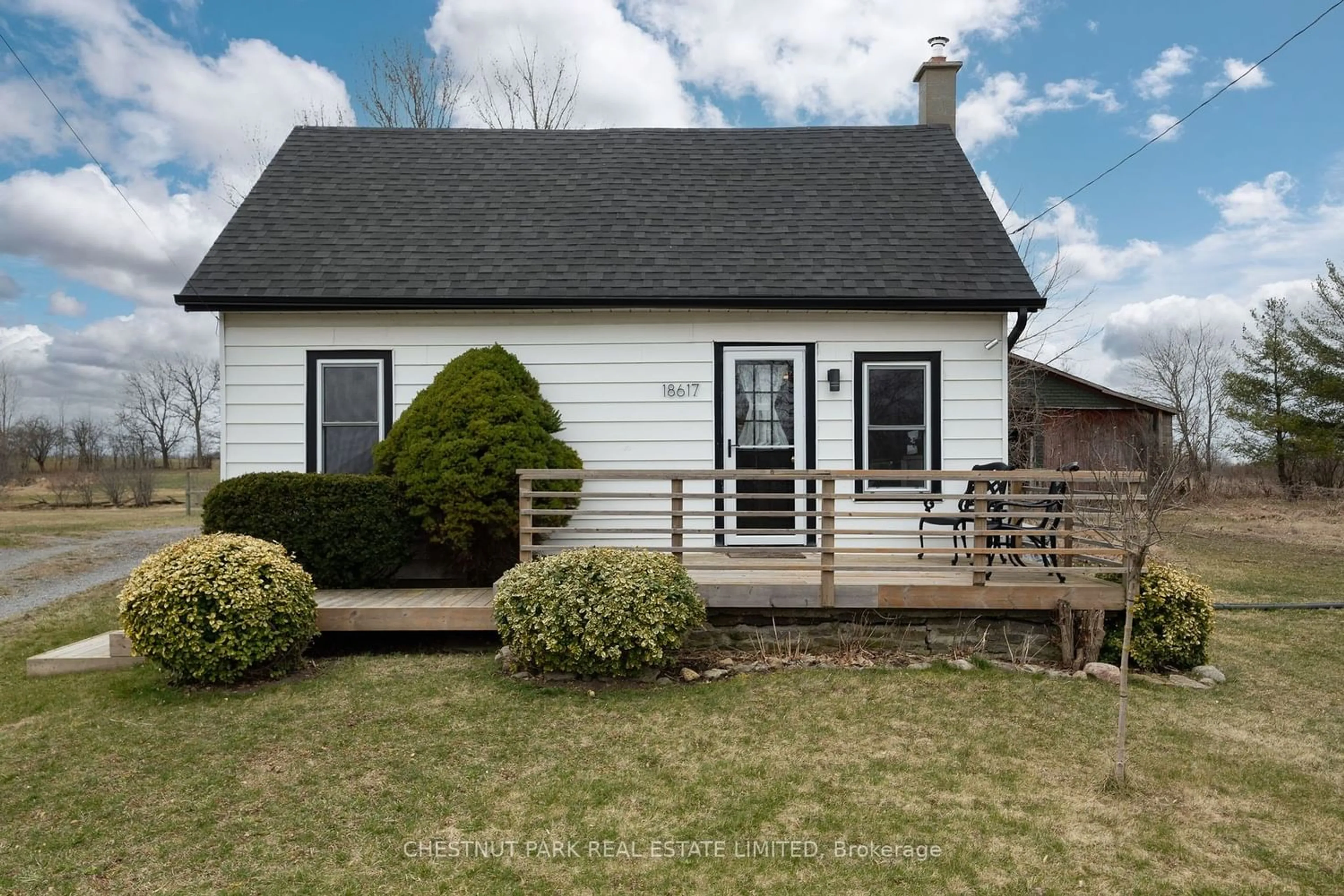 Cottage for 18617 Loyalist Pkwy, Prince Edward County Ontario K0K 2J0