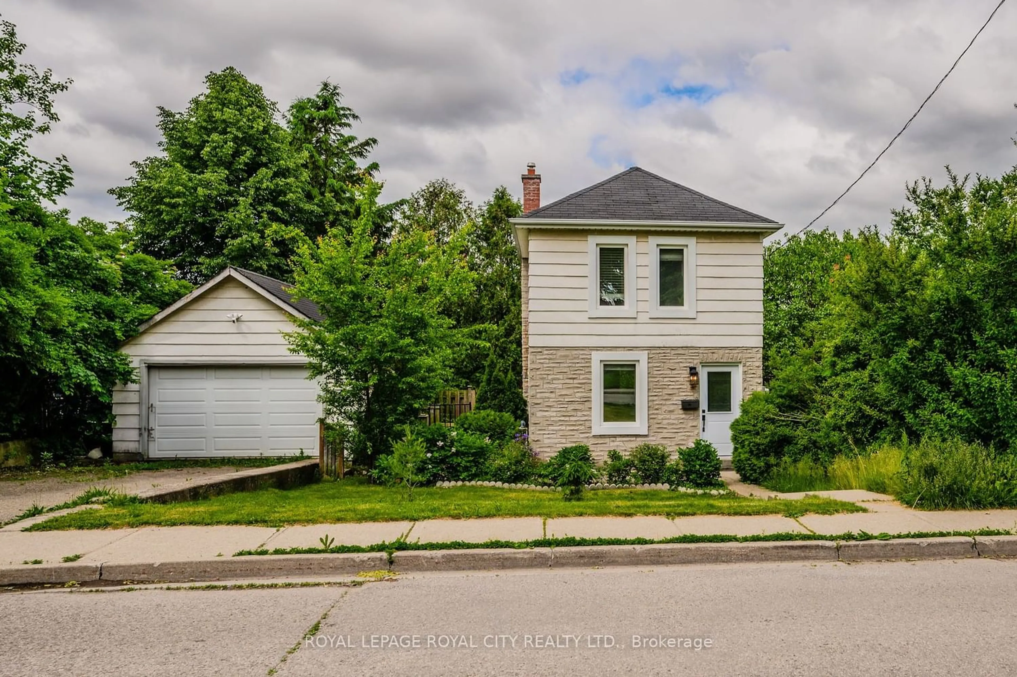 Frontside or backside of a home for 62 Henry St, Cambridge Ontario N1R 3W6