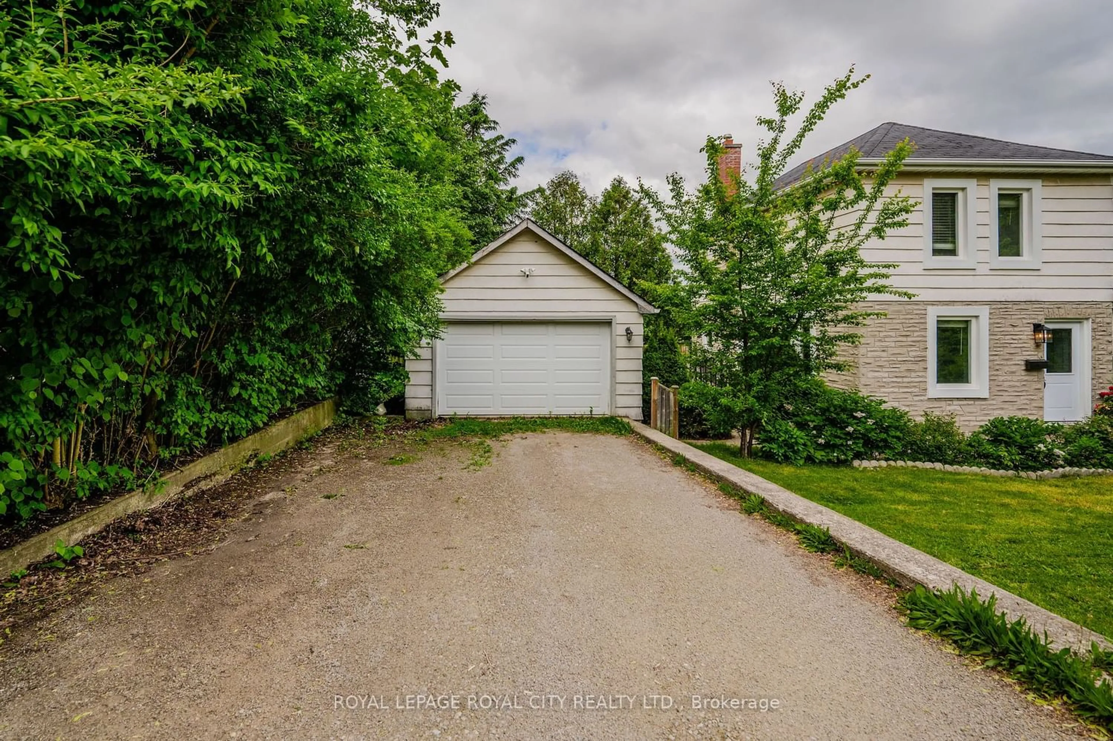 Street view for 62 Henry St, Cambridge Ontario N1R 3W6