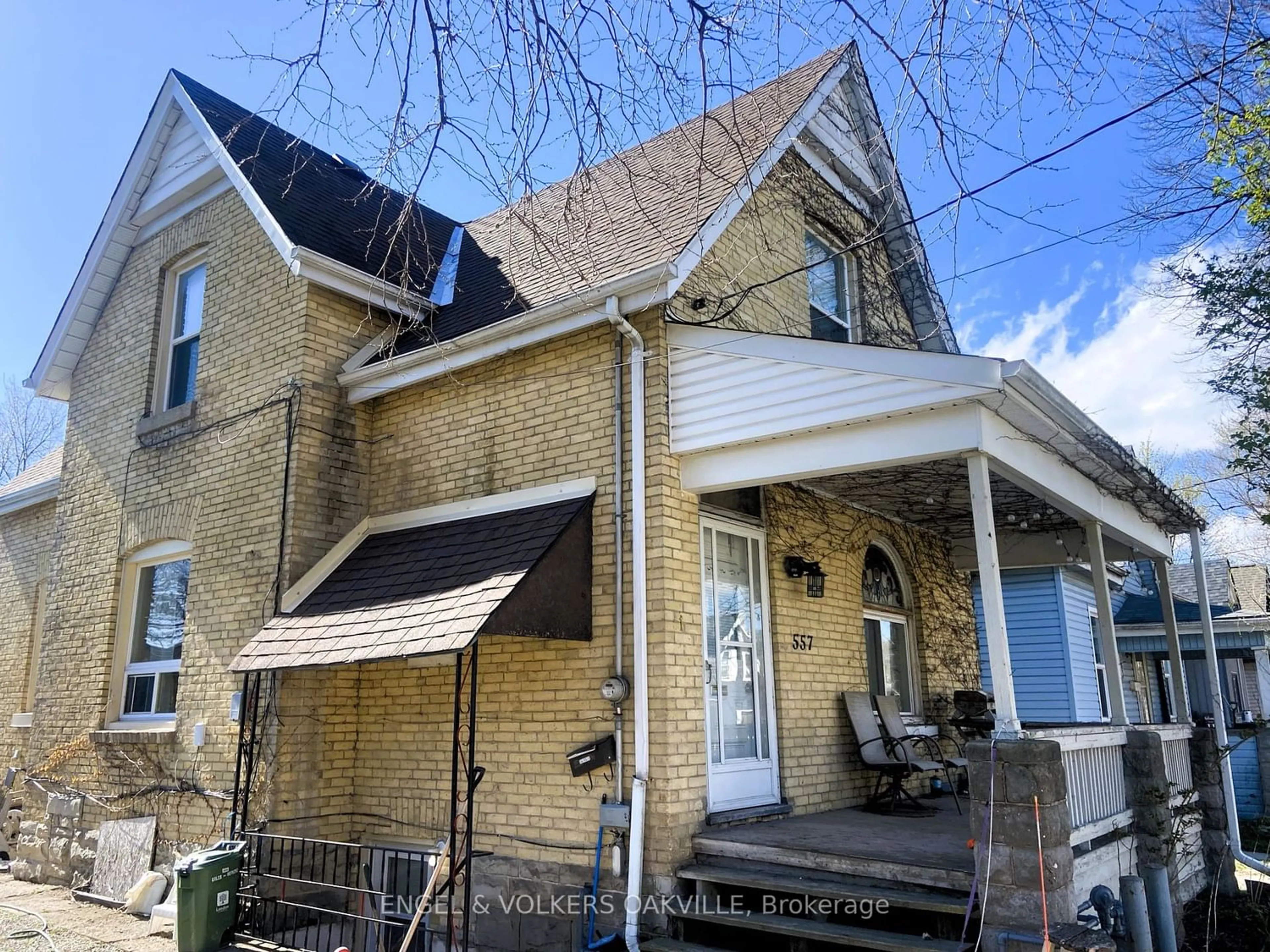 Frontside or backside of a home for 557 Ontario St, London Ontario N5W 3X9
