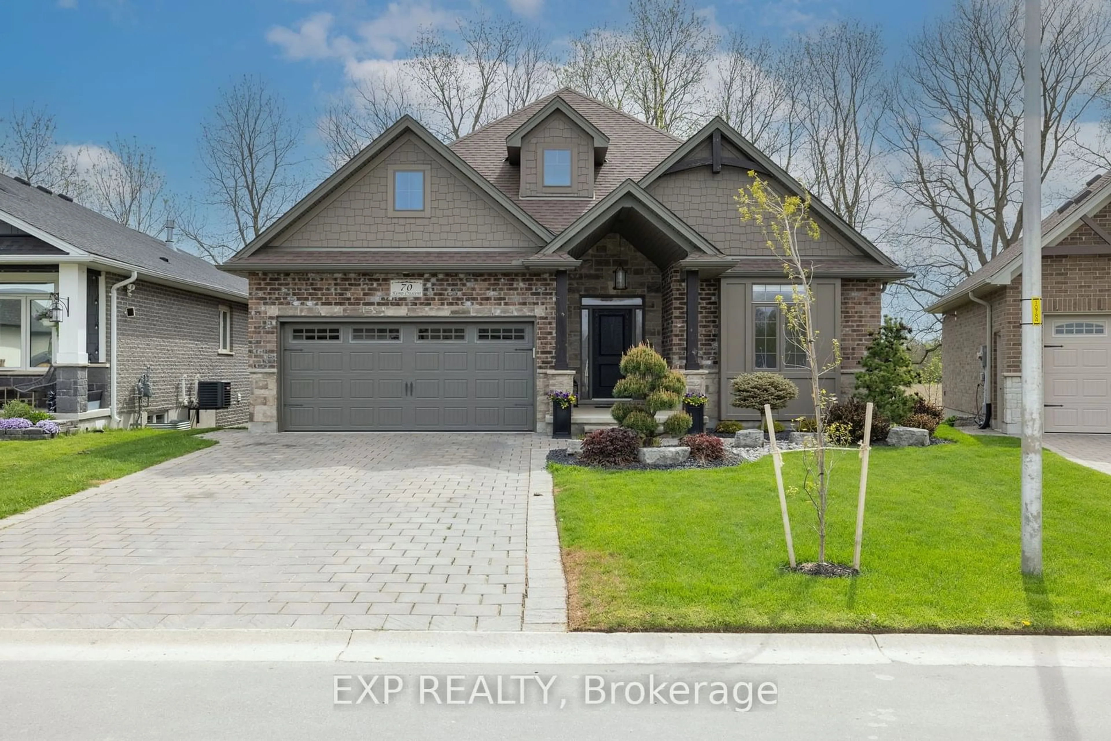 Frontside or backside of a home for 70 Kemp Cres, Strathroy-Caradoc Ontario N7G 0G3