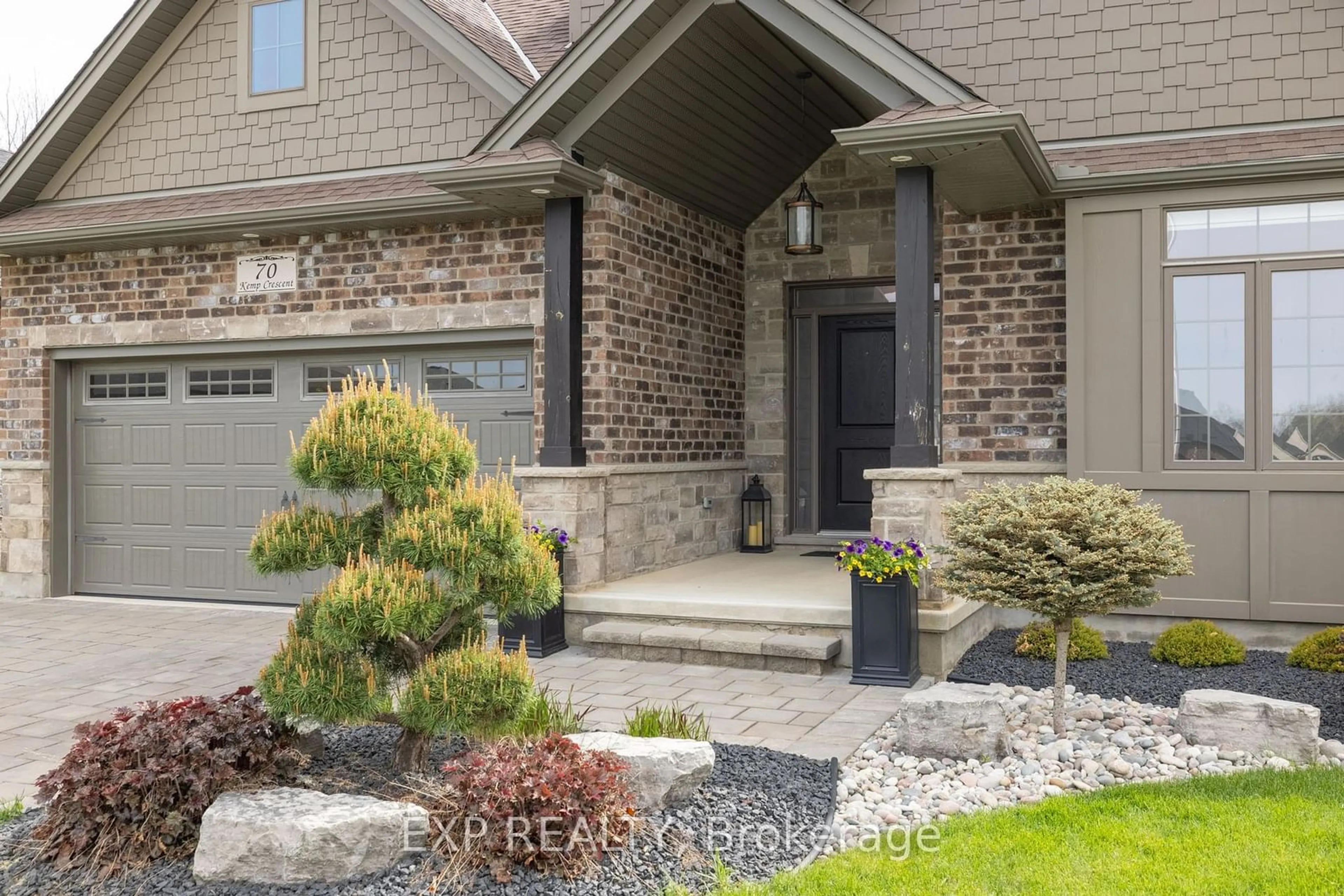 Home with brick exterior material for 70 Kemp Cres, Strathroy-Caradoc Ontario N7G 0G3