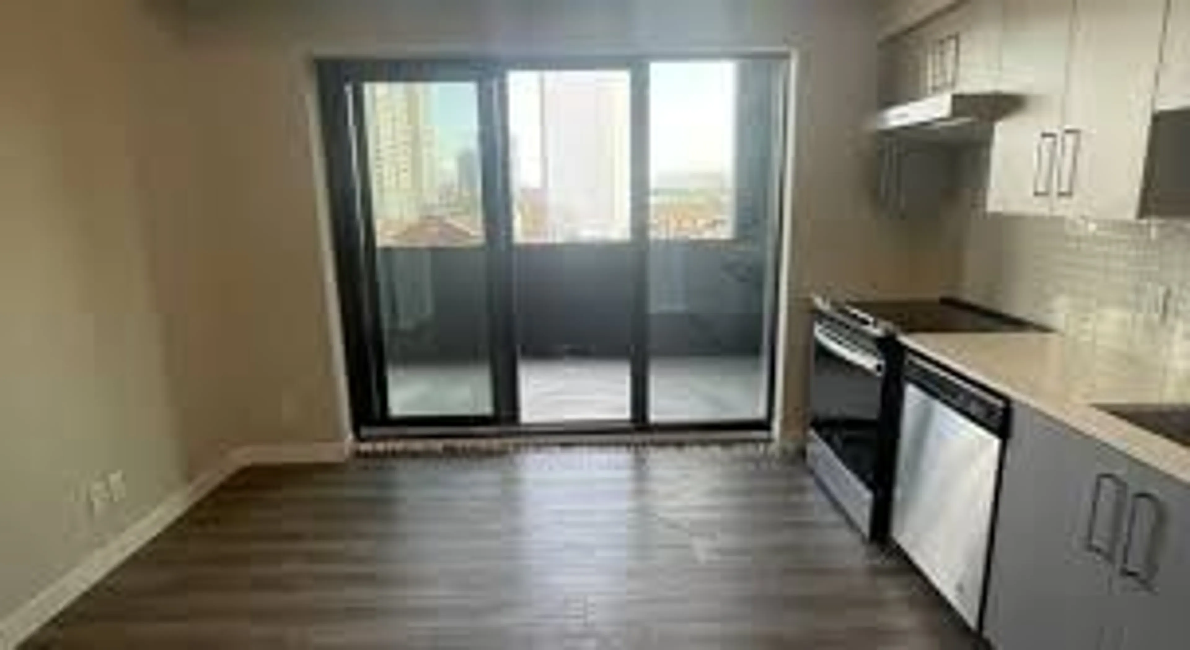 A pic of a room for 15 Queen St #1603, Hamilton Ontario L8P 3R6