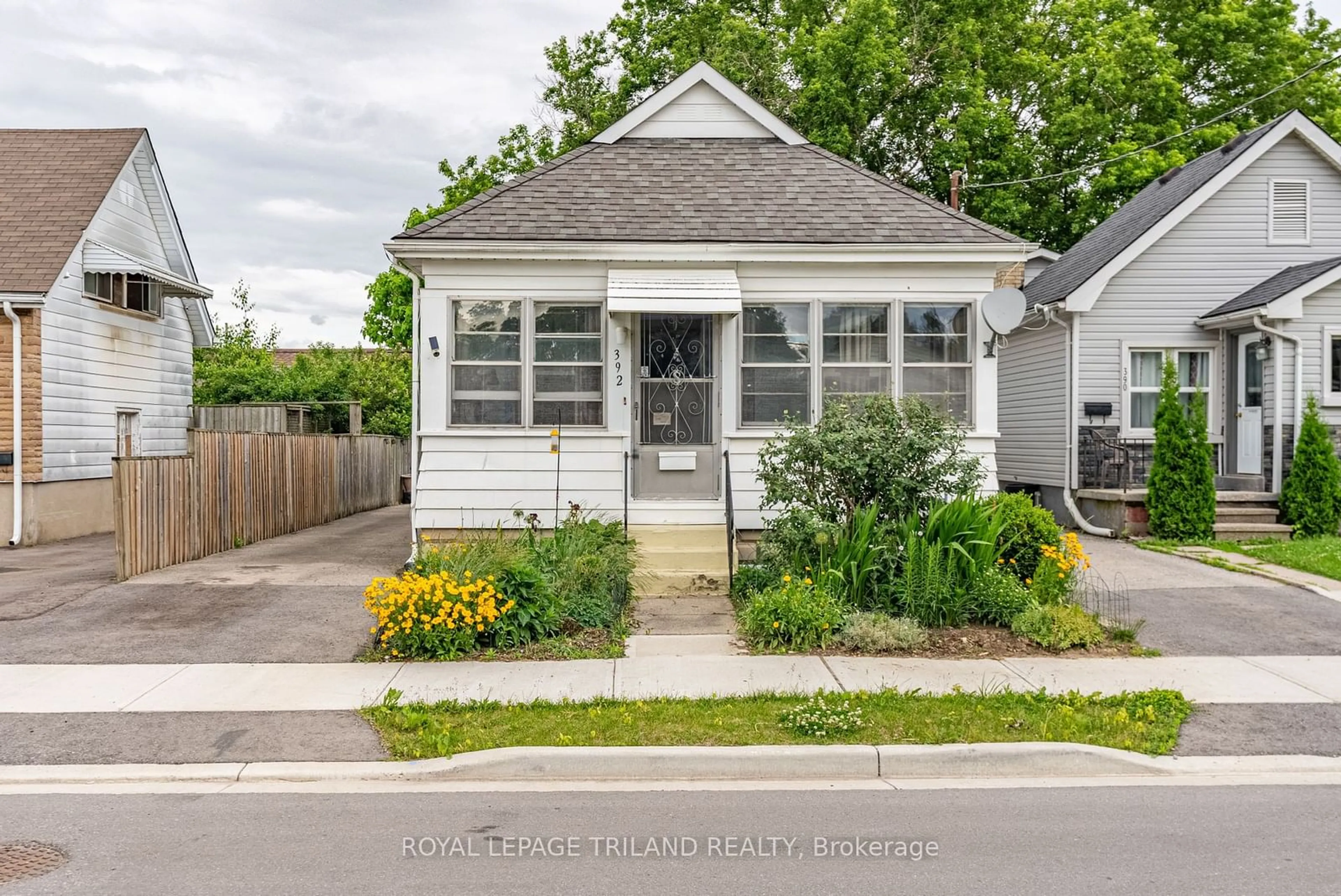 Frontside or backside of a home for 392 Manitoba St, London Ontario N5W 4W5