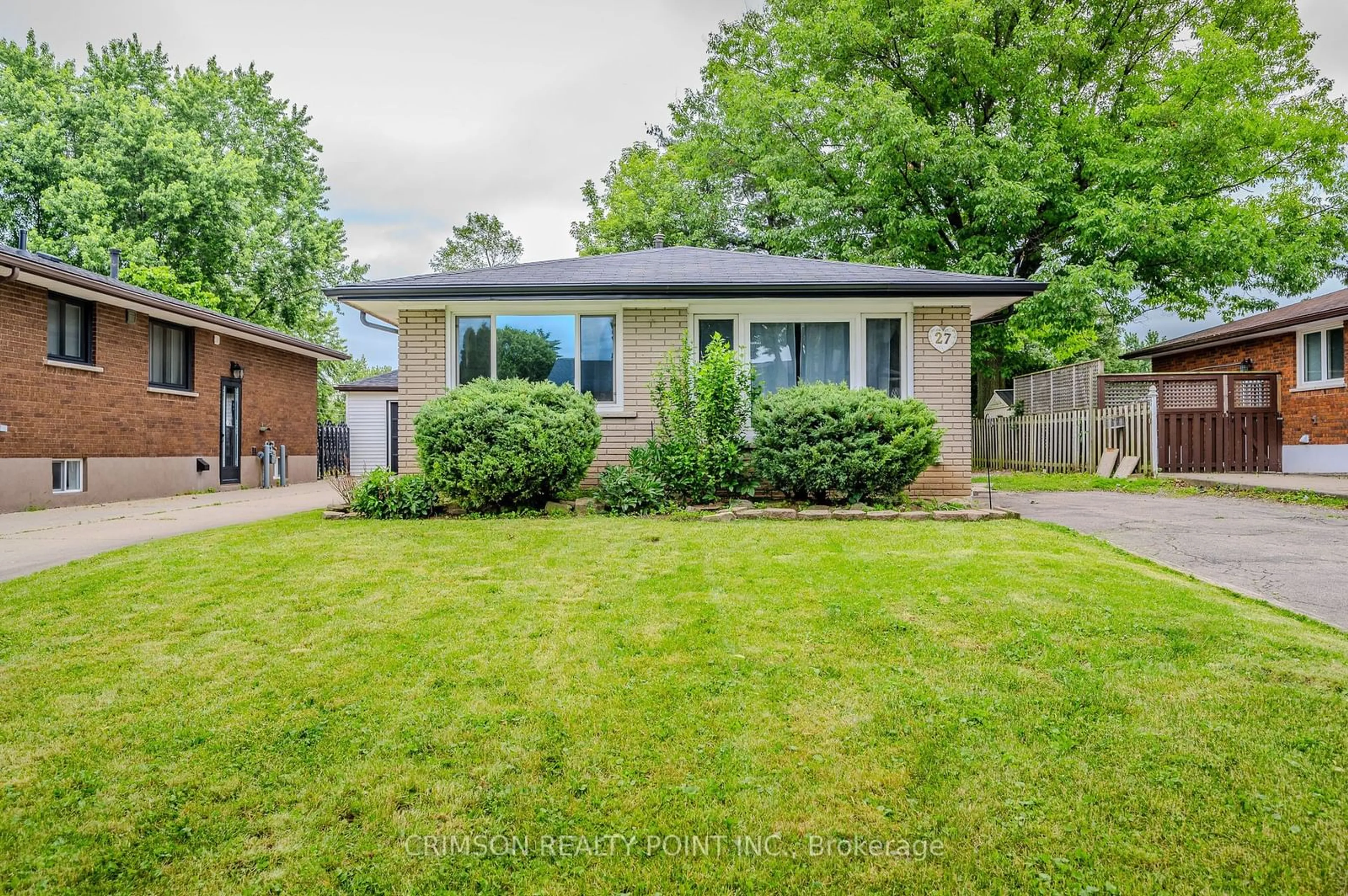 Frontside or backside of a home for 27 Stanlow Cres, Hamilton Ontario L8C 4T8