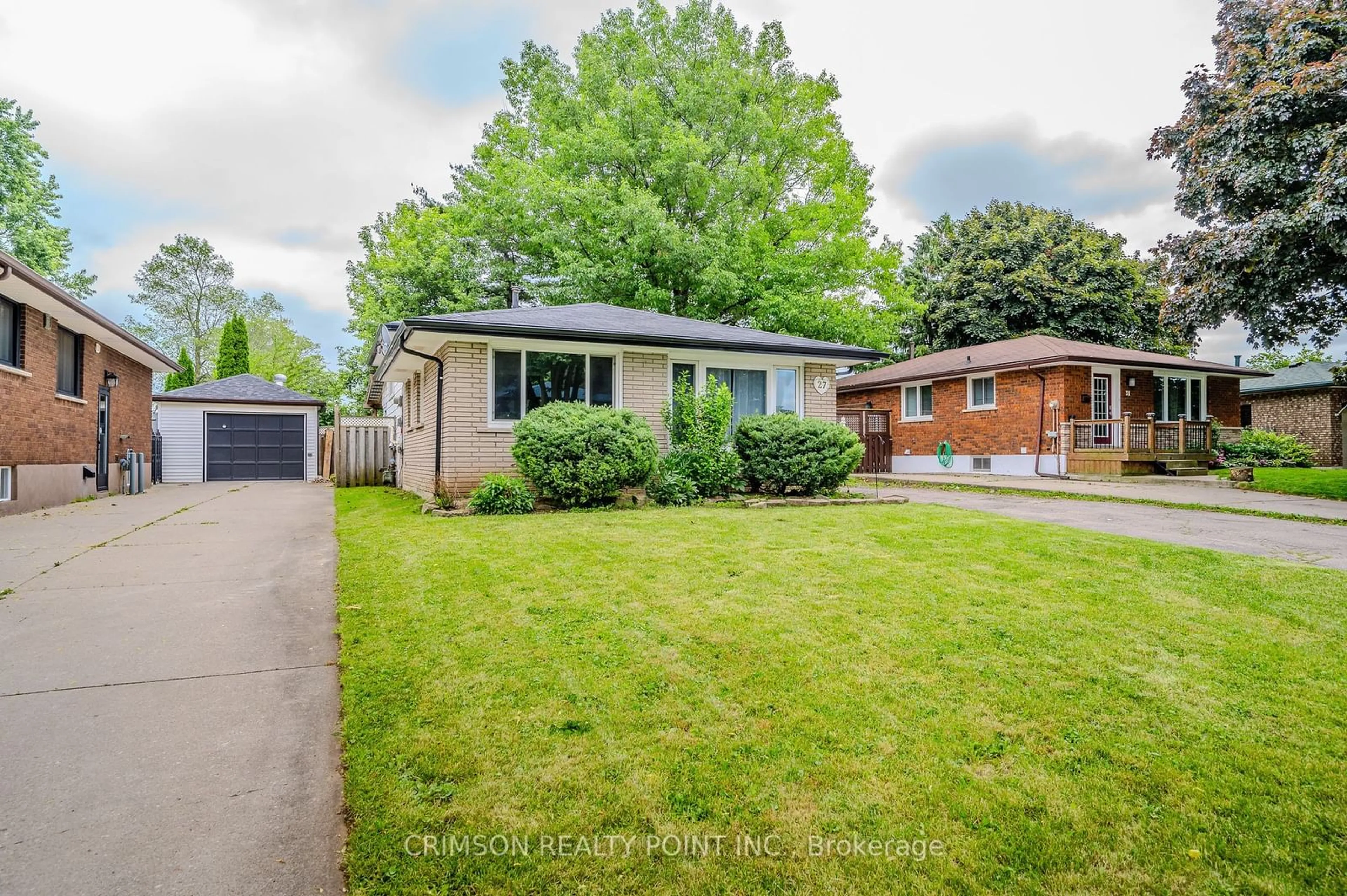 Frontside or backside of a home for 27 Stanlow Cres, Hamilton Ontario L8C 4T8