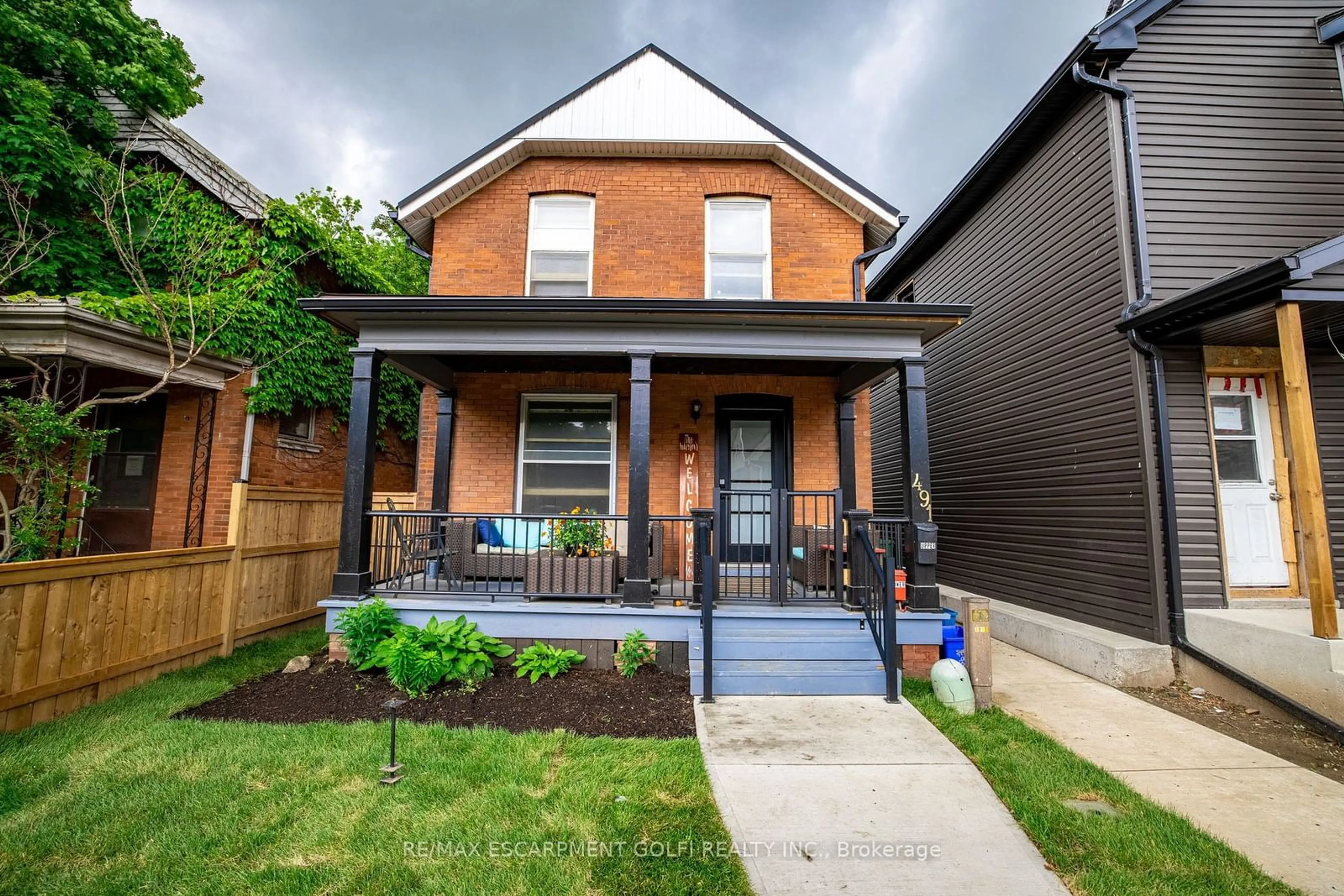 Home with brick exterior material for 491 Colborne St, Brantford Ontario N3S 3N9