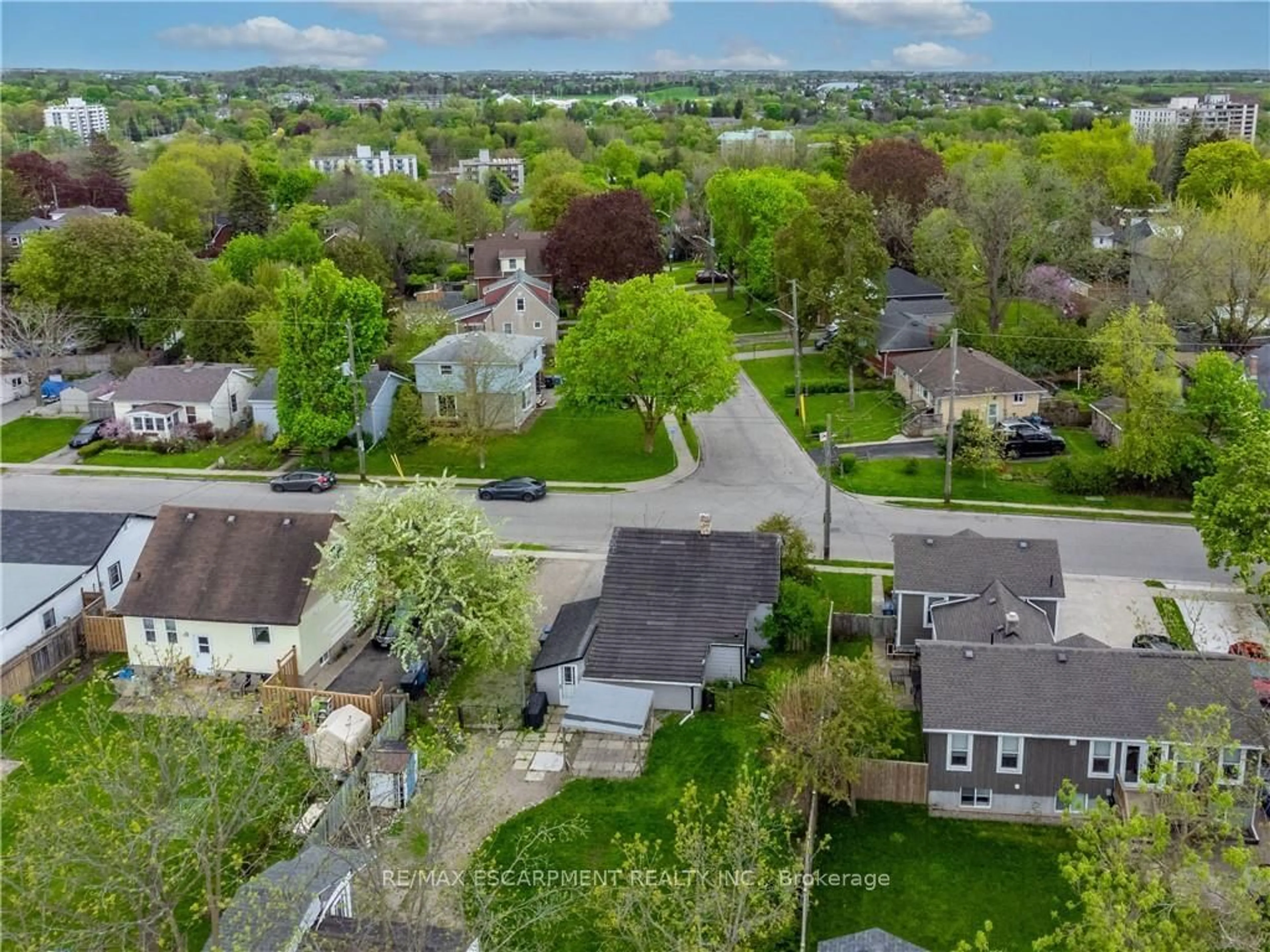 Frontside or backside of a home for 87 Inkerman St, Guelph Ontario N1H 3C6