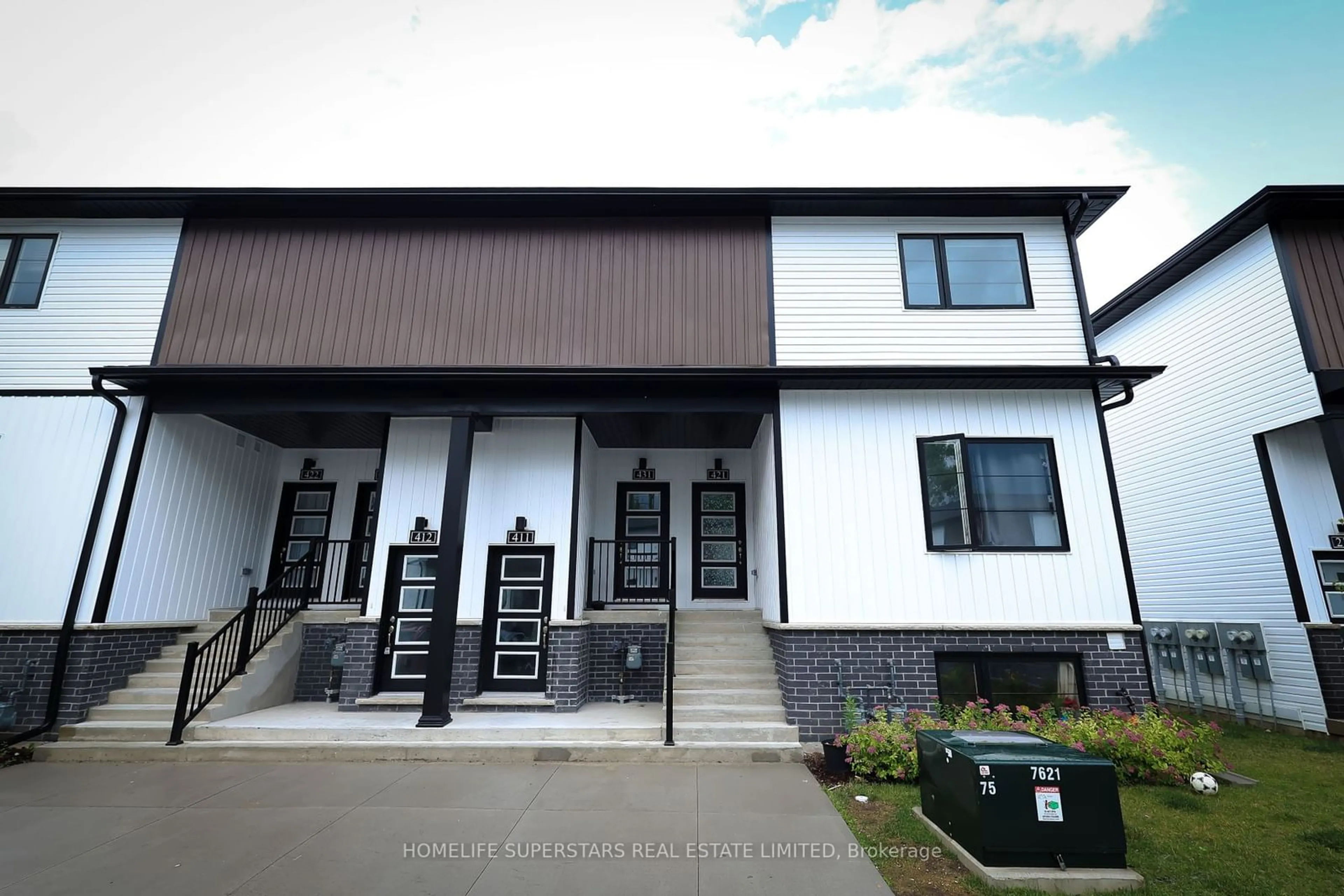 Outside view for 4263 Fourth Ave #431, Niagara Falls Ontario L2E 0C2