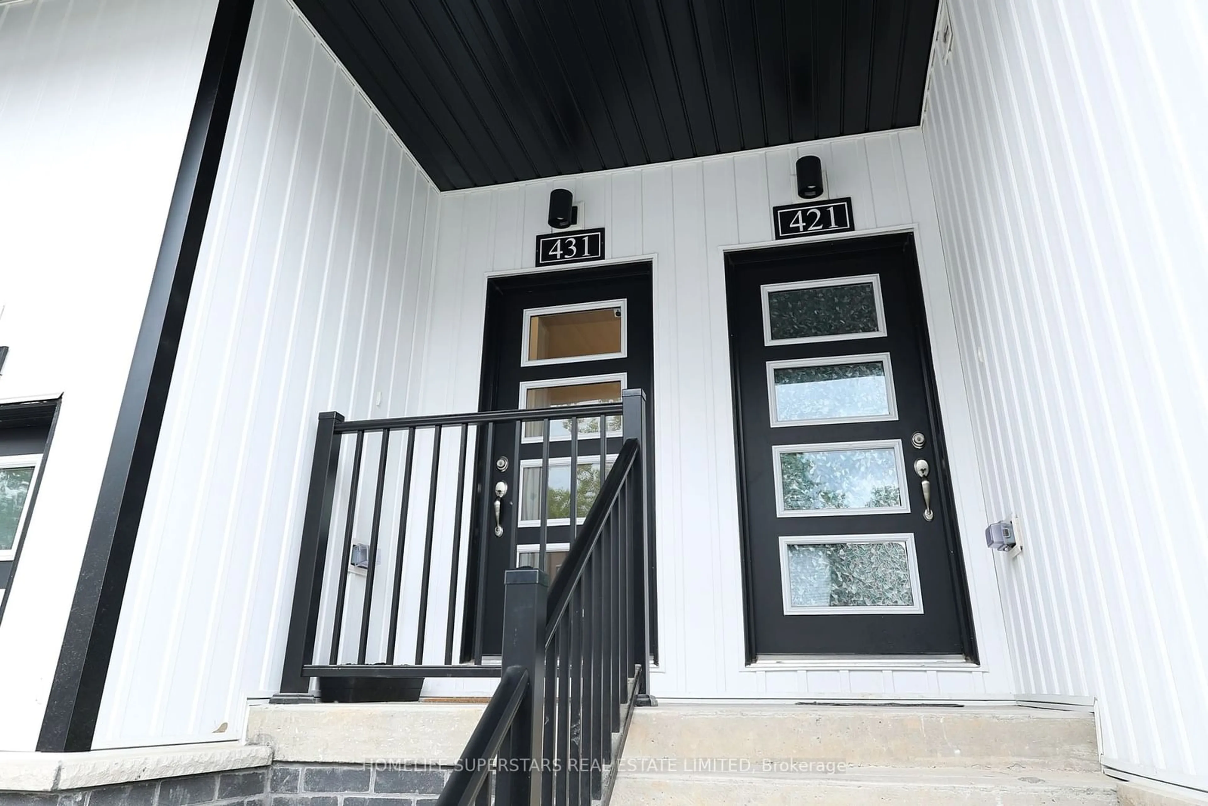 Indoor entryway for 4263 Fourth Ave #431, Niagara Falls Ontario L2E 0C2