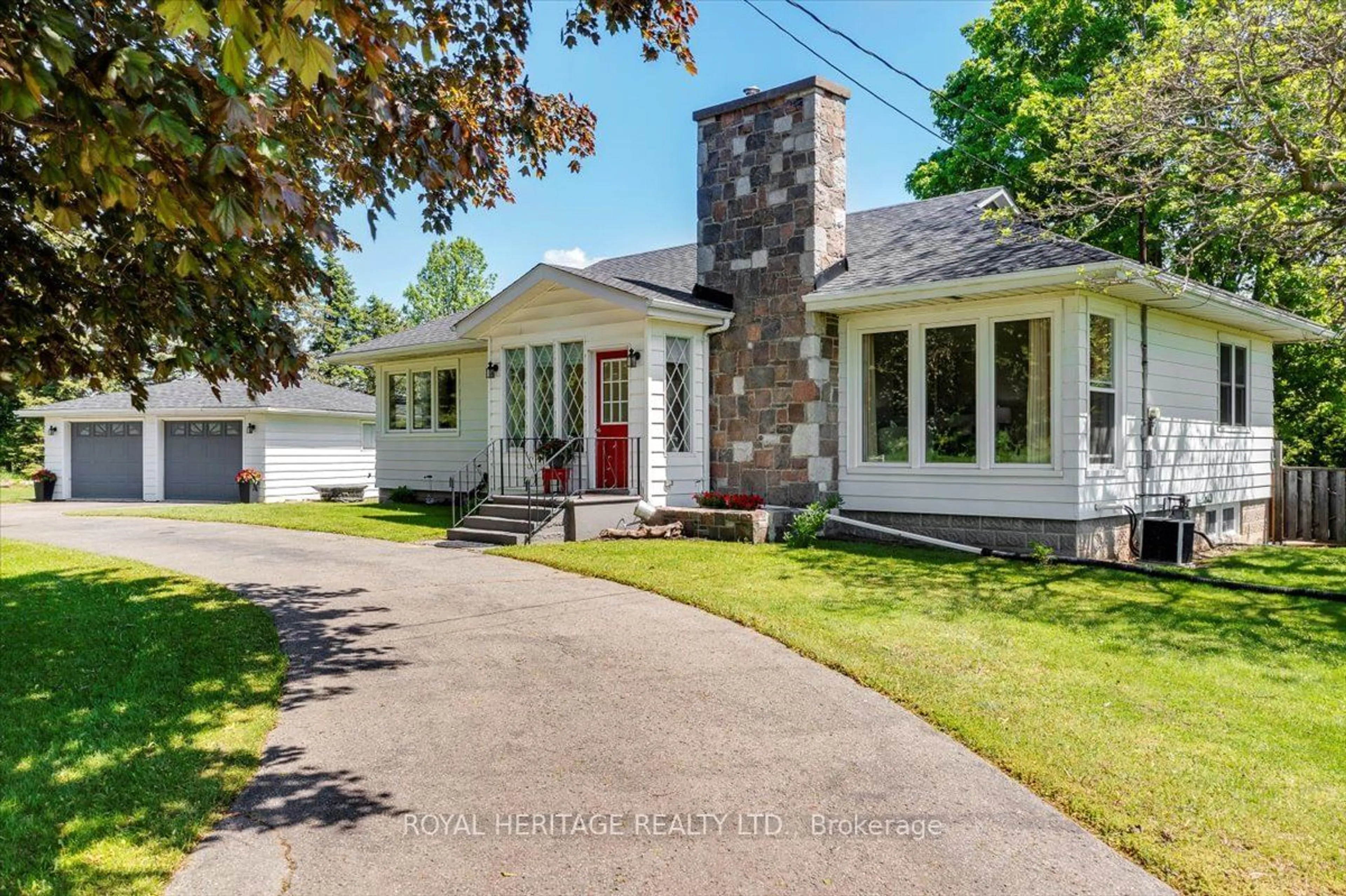 Frontside or backside of a home for 316 Angeline St, Kawartha Lakes Ontario K9V 0J8