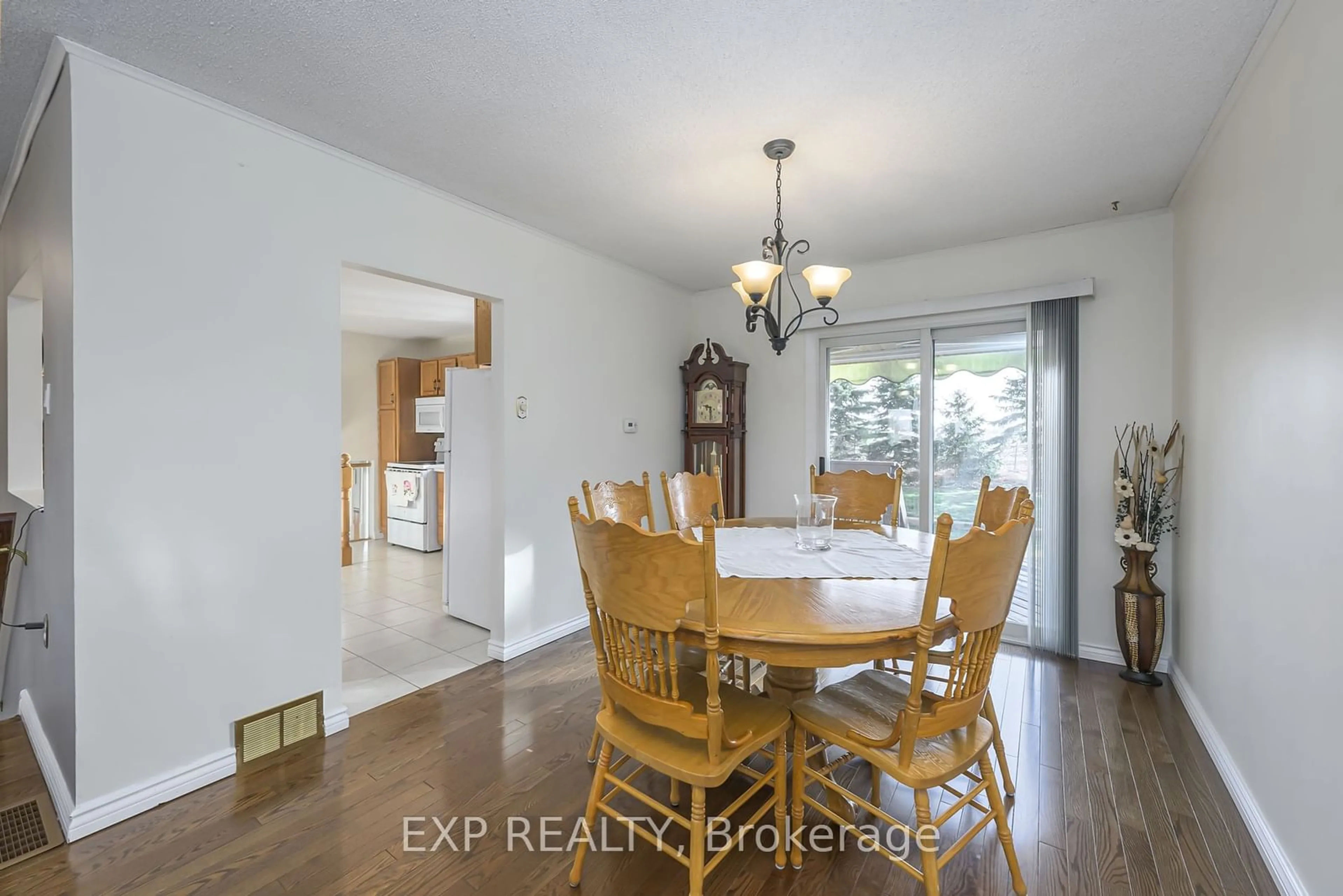 Dining room for 5054 Westchester Bourne, Thames Centre Ontario N0L 1B0