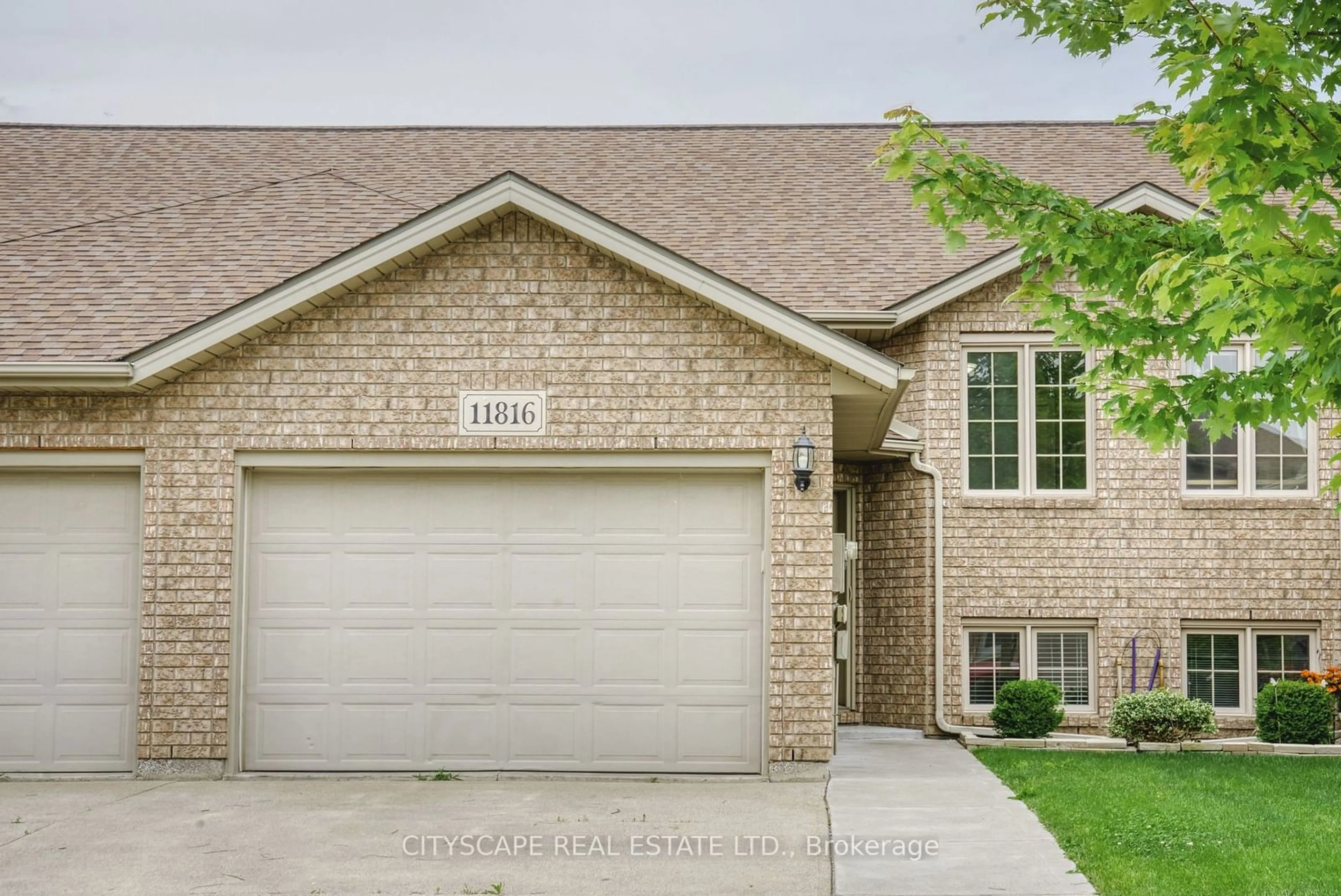 Home with brick exterior material for 11816 Boulder Cres, Windsor Ontario N8P 1Z8