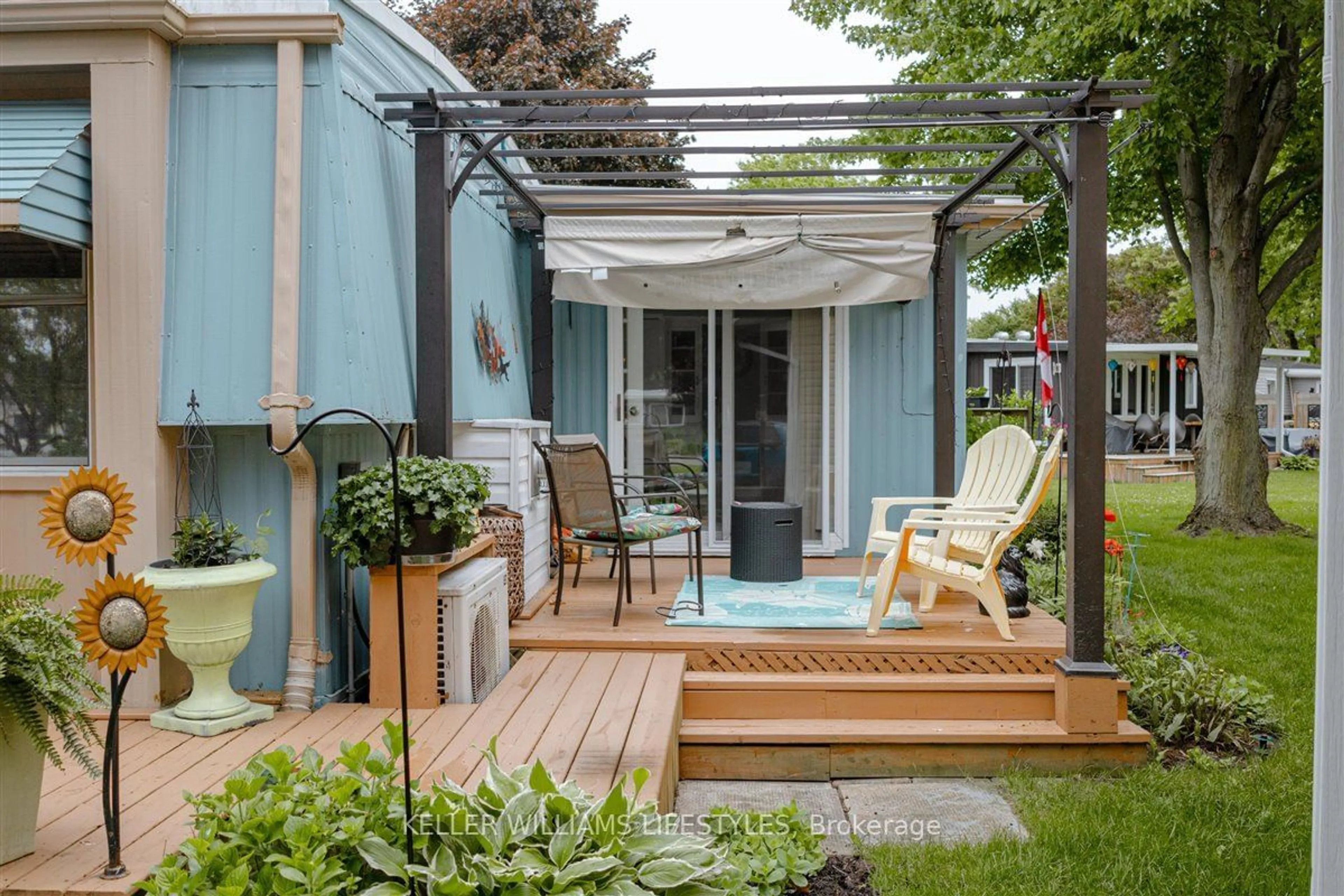 Patio, street for 239 Southwind Crt, Lambton Shores Ontario N0M 1T0